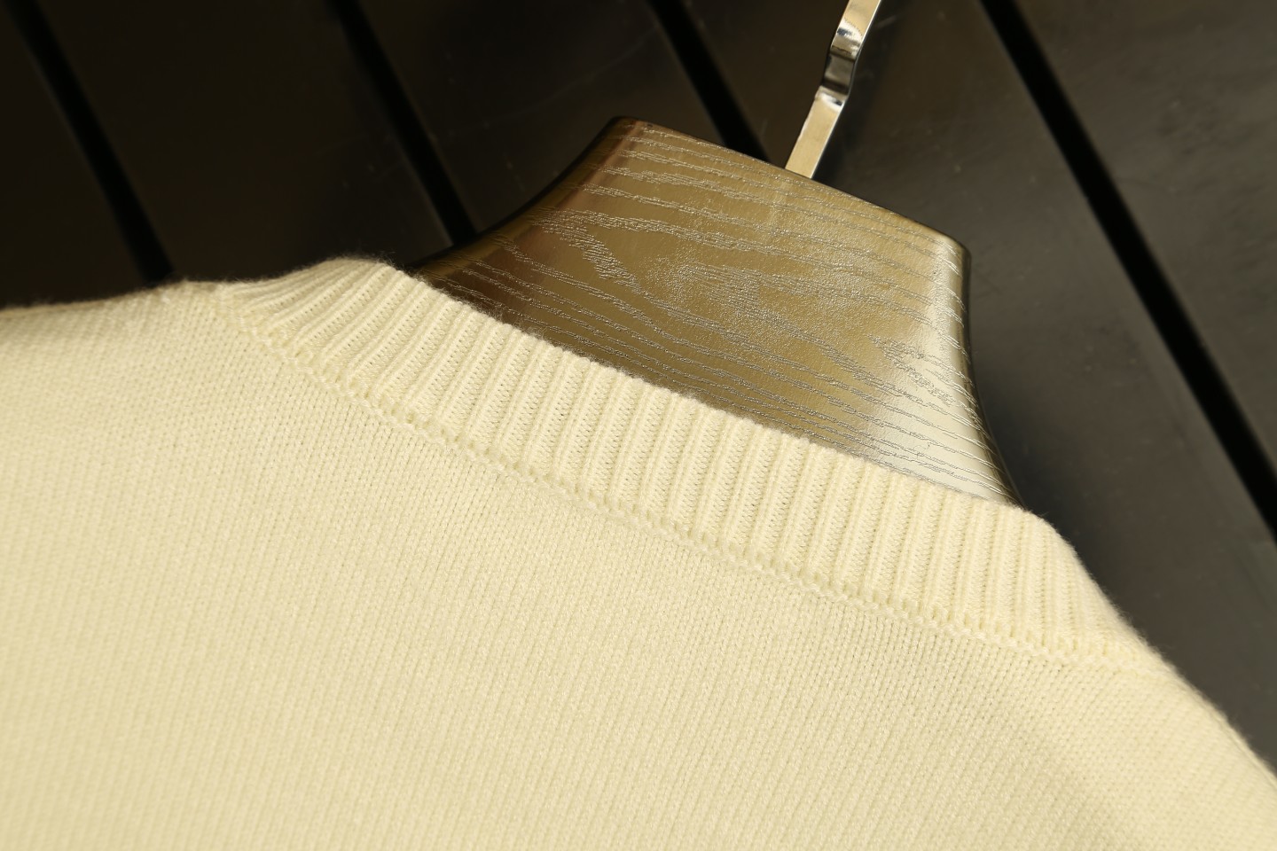 Gucci Striped Knit Sweater with Embroidered Logo - Soft, Comfortable Fit 6 a1726517083099 5473