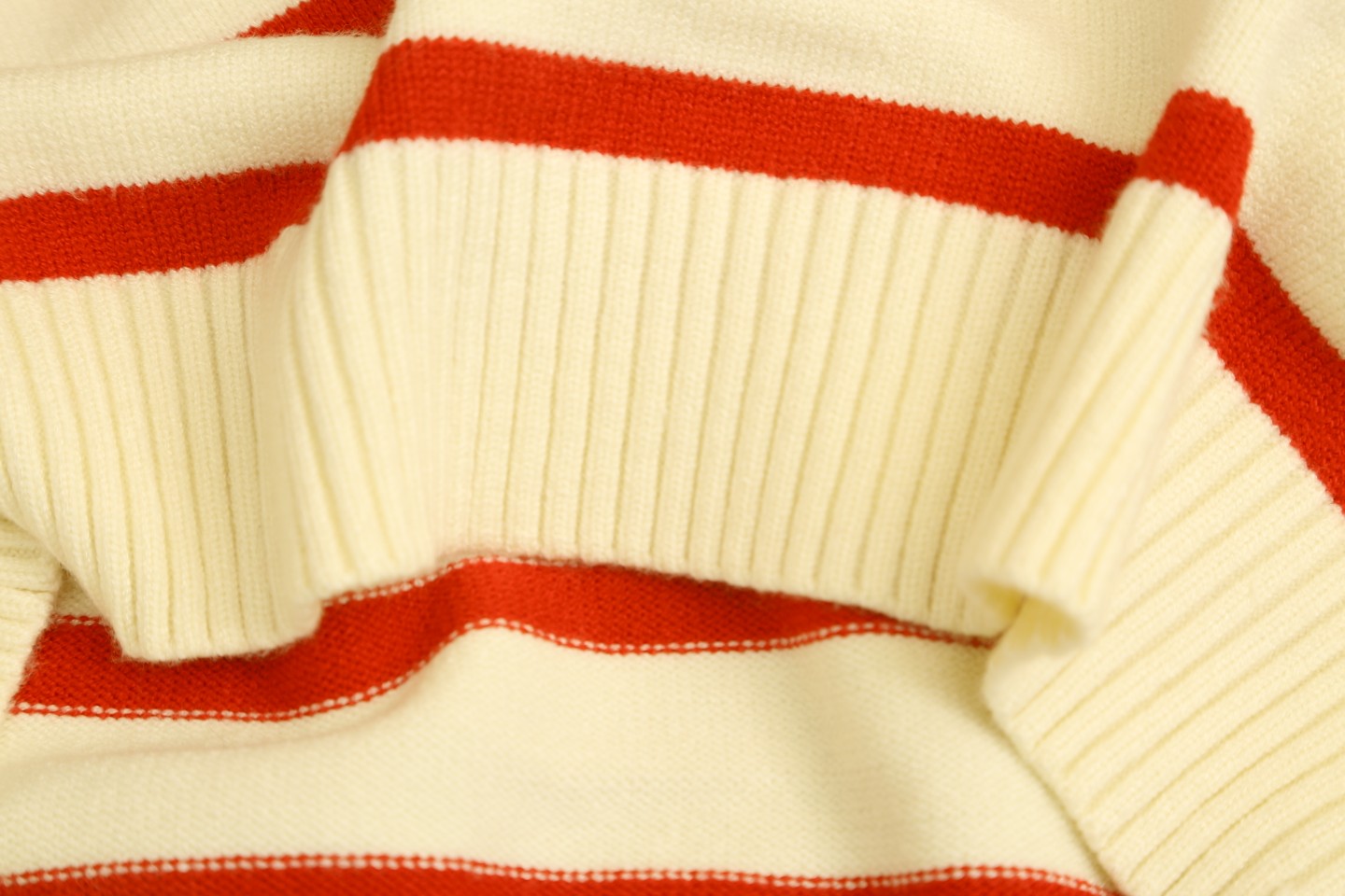 Gucci Striped Knit Sweater with Embroidered Logo - Soft, Comfortable Fit 8 a1726517113766 7703