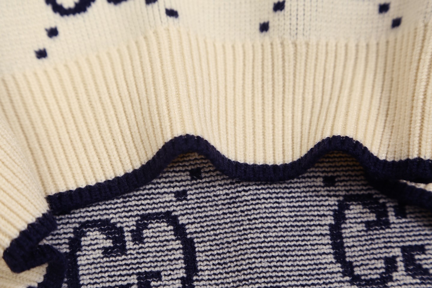 Gucci Wool Jacquard Sweater Diamond Pattern Interlocking Unisex Sweater 9 a1729195266887 7375