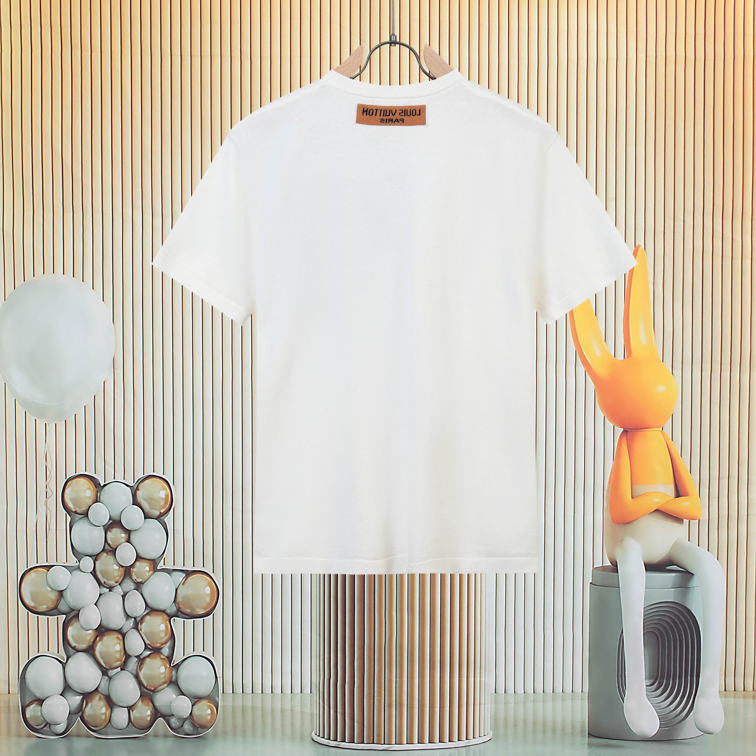Louis Vuitton Camiseta de Manga Corta con Diseño de Avión de Papel 3 a1746677985962 2323