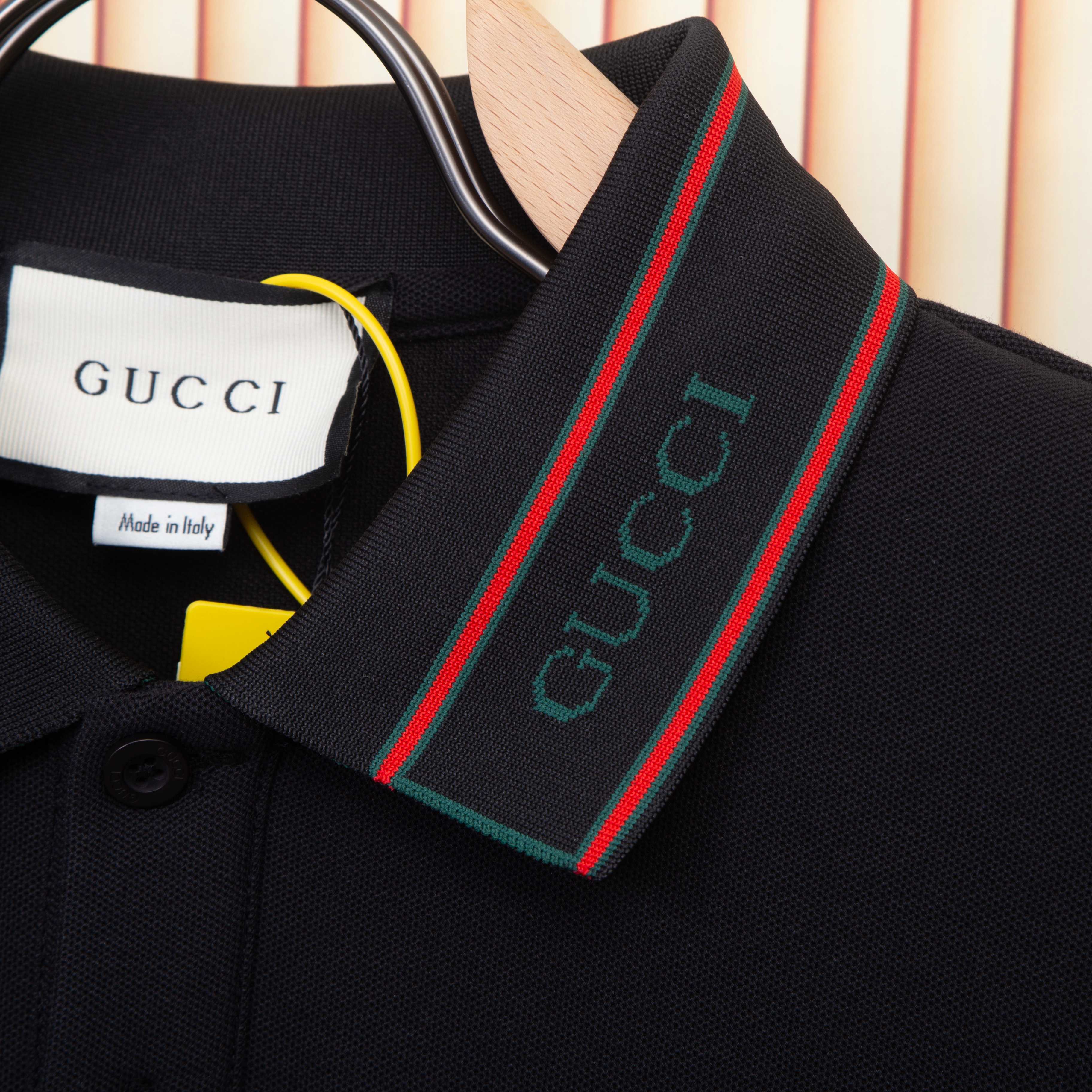 Gucci Polo Clásica con Logo Jacquard en Cuello - Elegancia y Confort 8 a1747251616767 8032