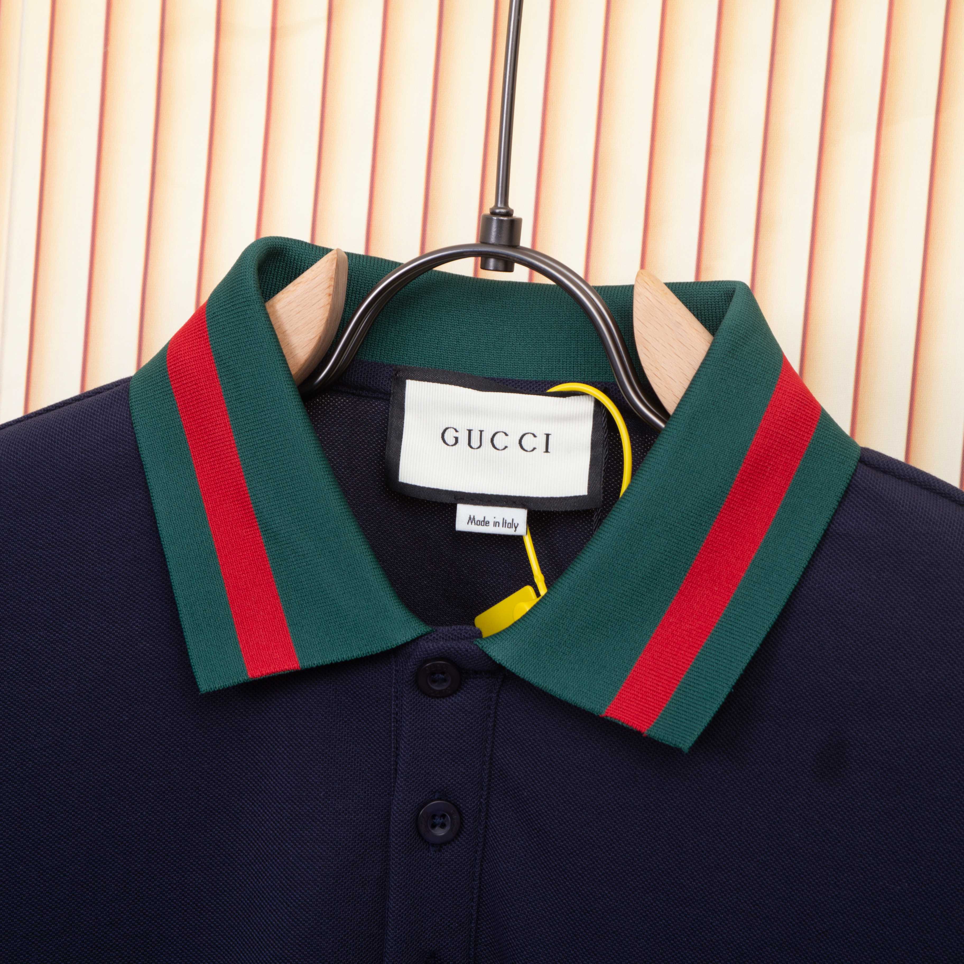 Polo Gucci con Doble G Bordada y Cuello en Contraste - Elegancia y Comodidad 4 a1747253823660 3488