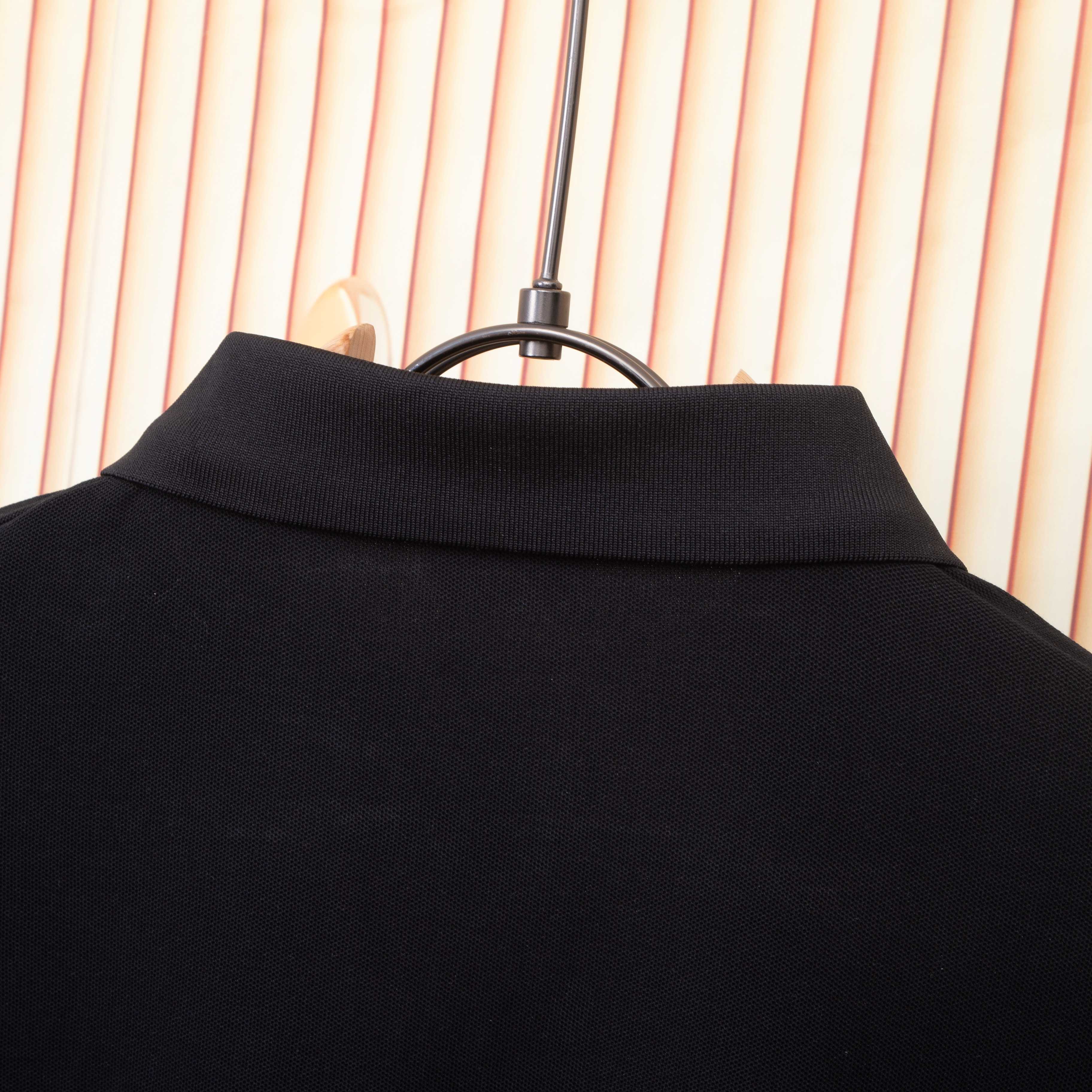 Burberry Polo con Bordado de Logotipo Ecuestre para Hombre - Elegancia Casual 4 a1747255982576 0163
