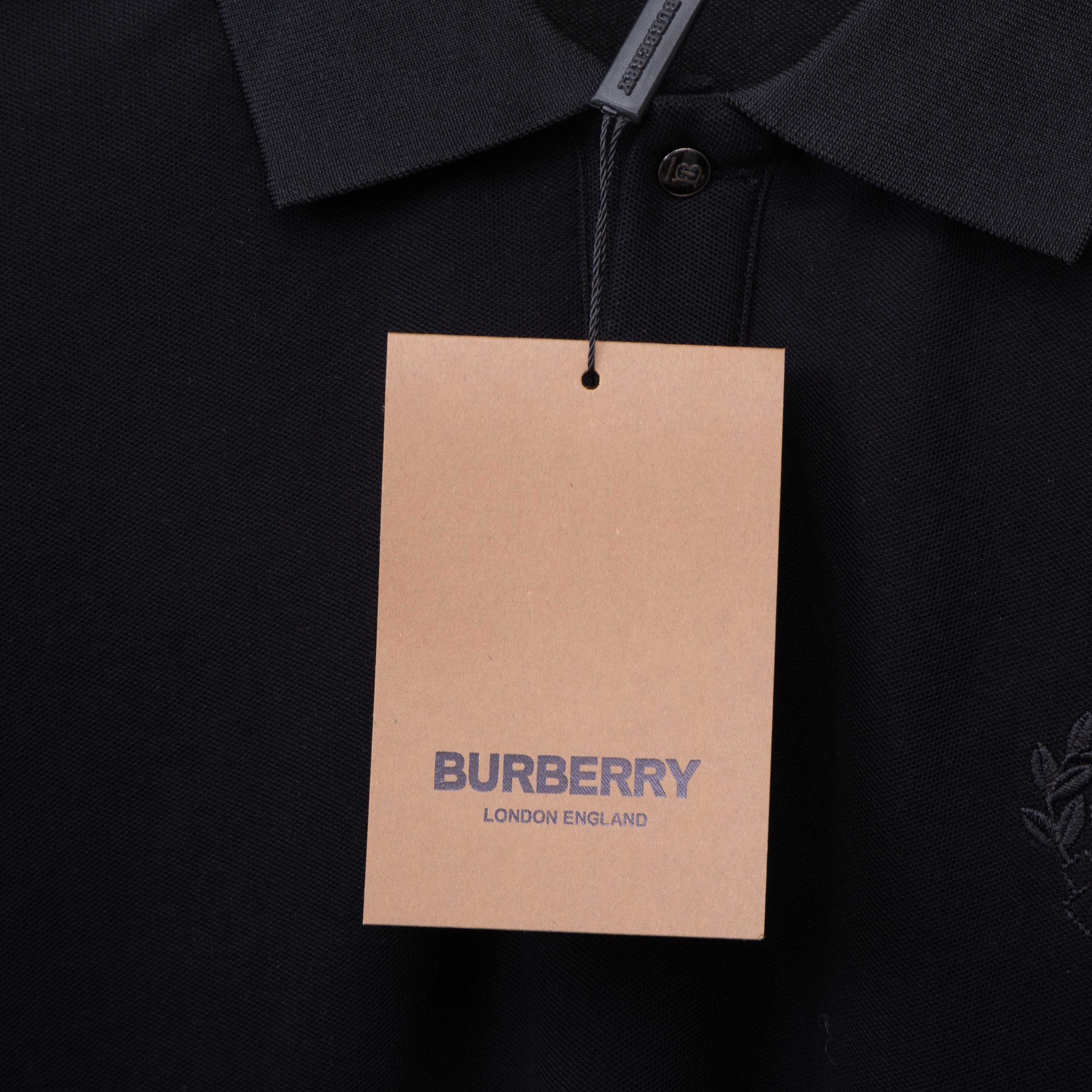 Burberry Polo con Bordado de Logotipo Ecuestre para Hombre - Elegancia Casual 9 a1747255985828 4017