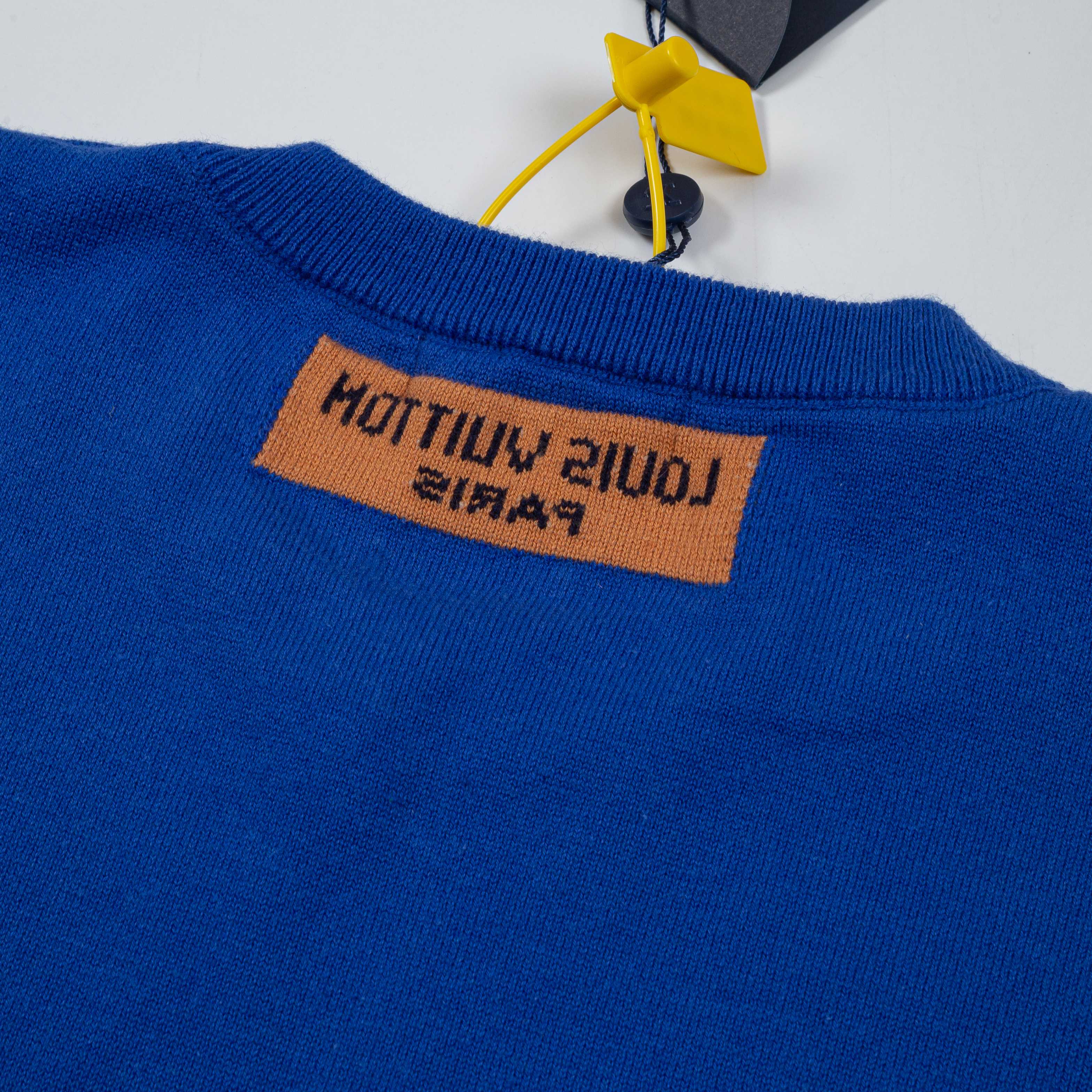 Louis Vuitton Camiseta de Manga Corta con Logotipo en Relieve Azul Eléctrico 5 a1747775617693 4672