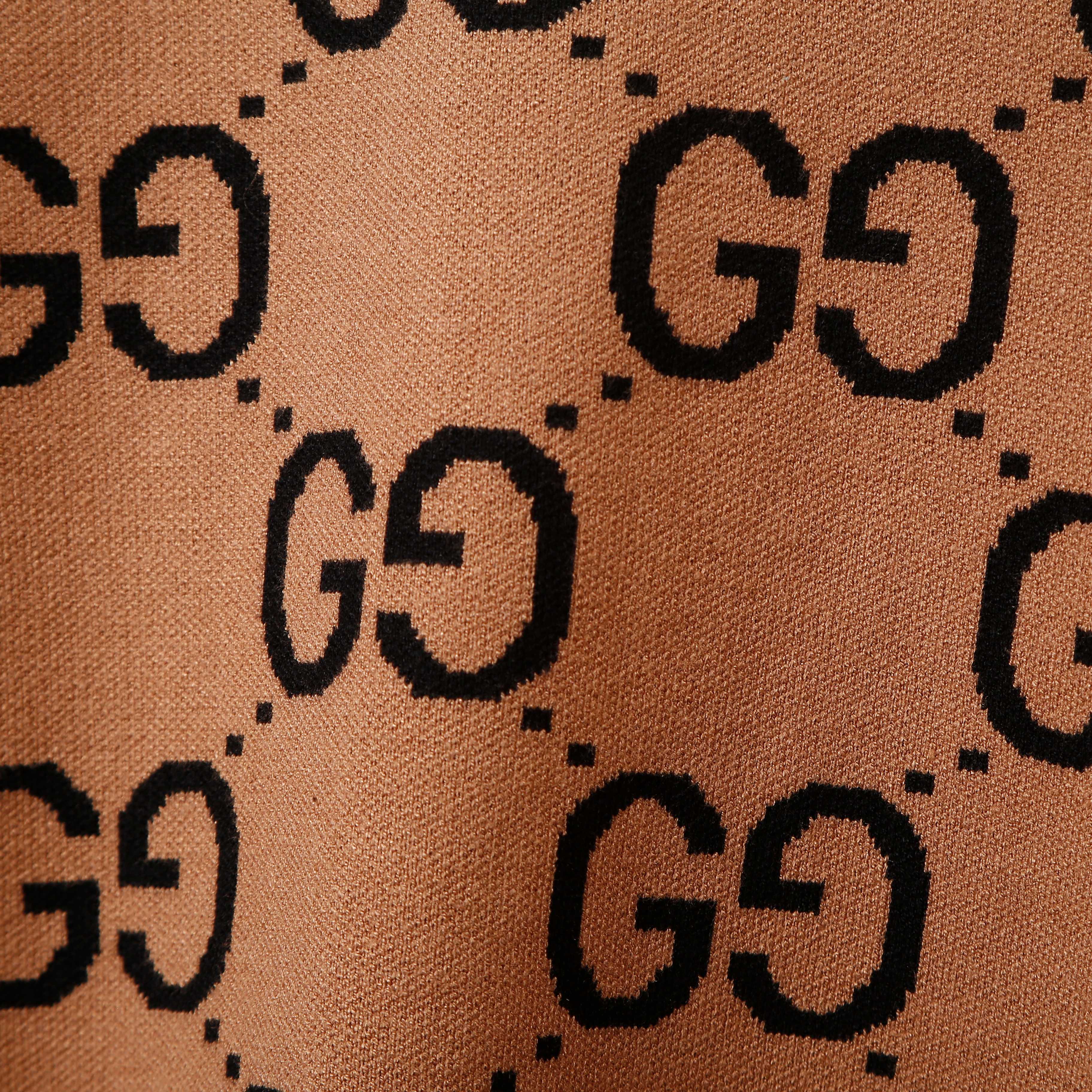 p120💰 爆款GUCCI 古驰满印LOGO连接毛衣 细节做工顶级版本 包芯纱毛料触感非常舒服 软糯丝滑 手感超好😜 版型特别舒适 颜值超级高 颜色搭配美极了 做工超细致 强烈推荐💗可对比市场品质不怕货比三家💕男女同款

款号：8316
码数：S  m   L  XL