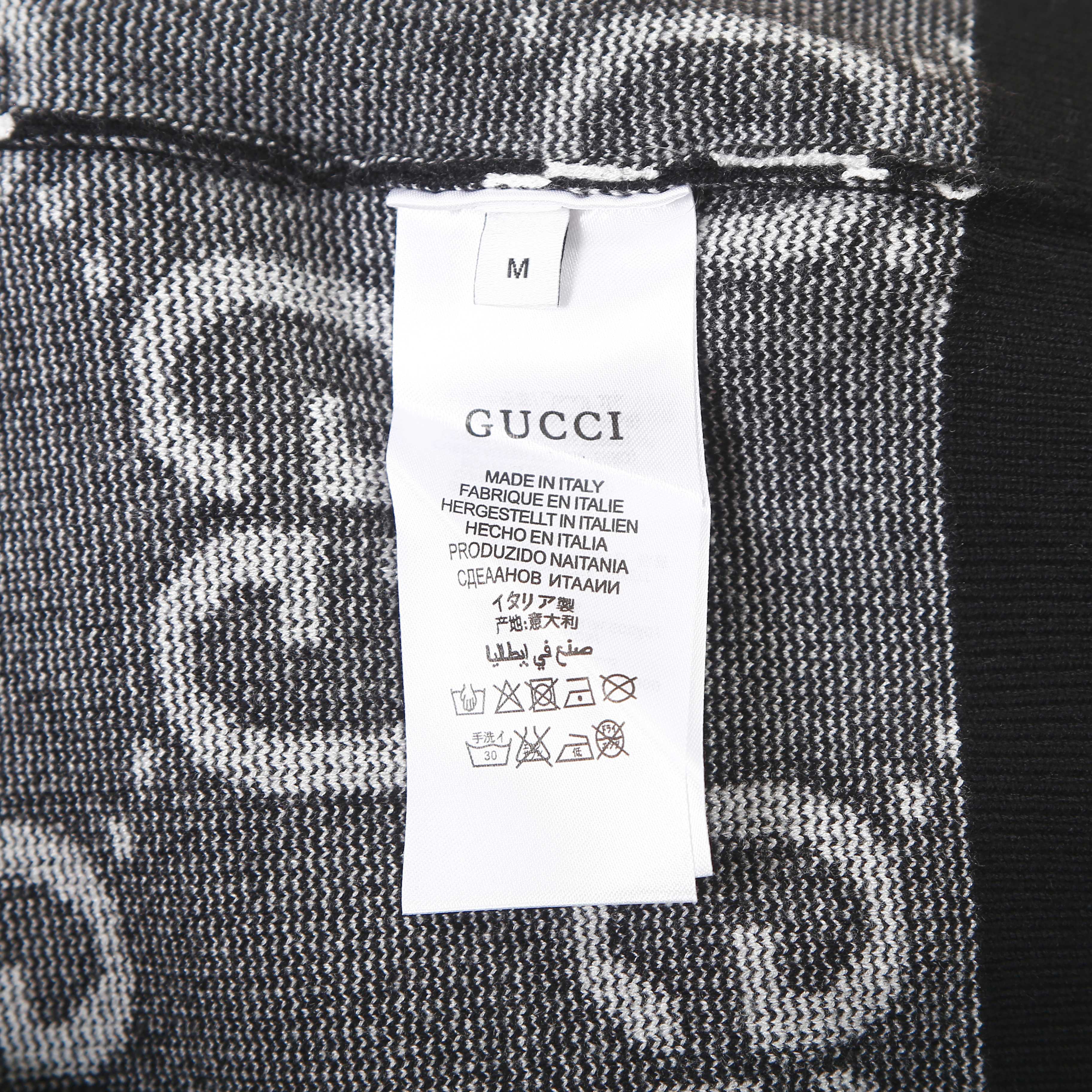 p120💰 爆款GUCCI 古驰满印LOGO连接毛衣 细节做工顶级版本 包芯纱毛料触感非常舒服 软糯丝滑 手感超好😜 版型特别舒适 颜值超级高 颜色搭配美极了 做工超细致 强烈推荐💗可对比市场品质不怕货比三家💕男女同款

款号：8316
码数：S  m   L  XL