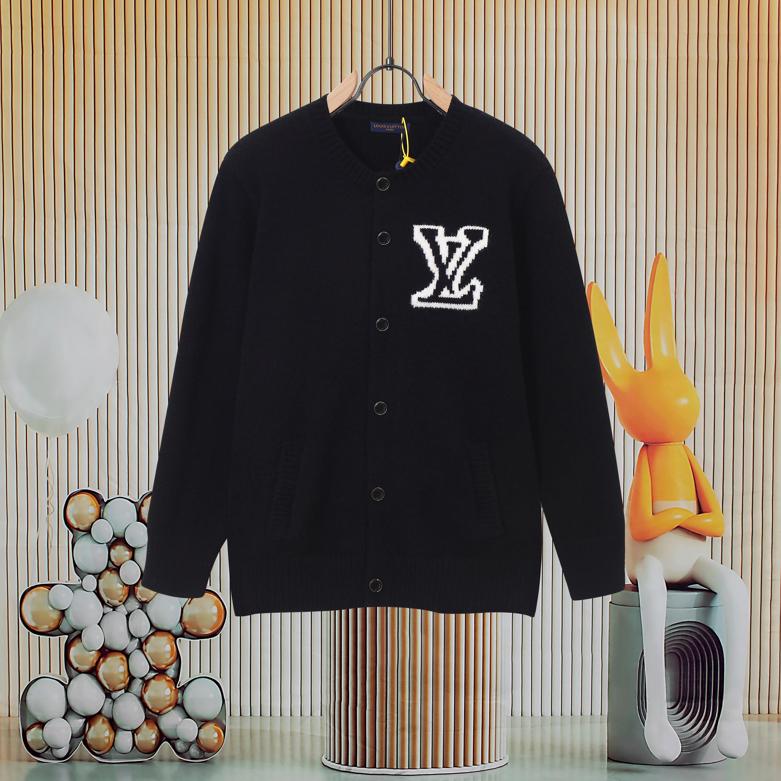 P160 LOUIS VUITTON Cárdigan de punto de lana nueva de Louis Vuitton. Compra el molde original. Botones grandes auténtic…