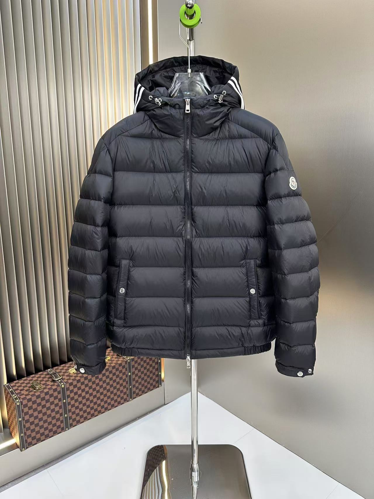 Moncler Vêtements Veste En Duvet Noir Blanc Imprimé Hommes Duvet de canard blanc Top à capuche