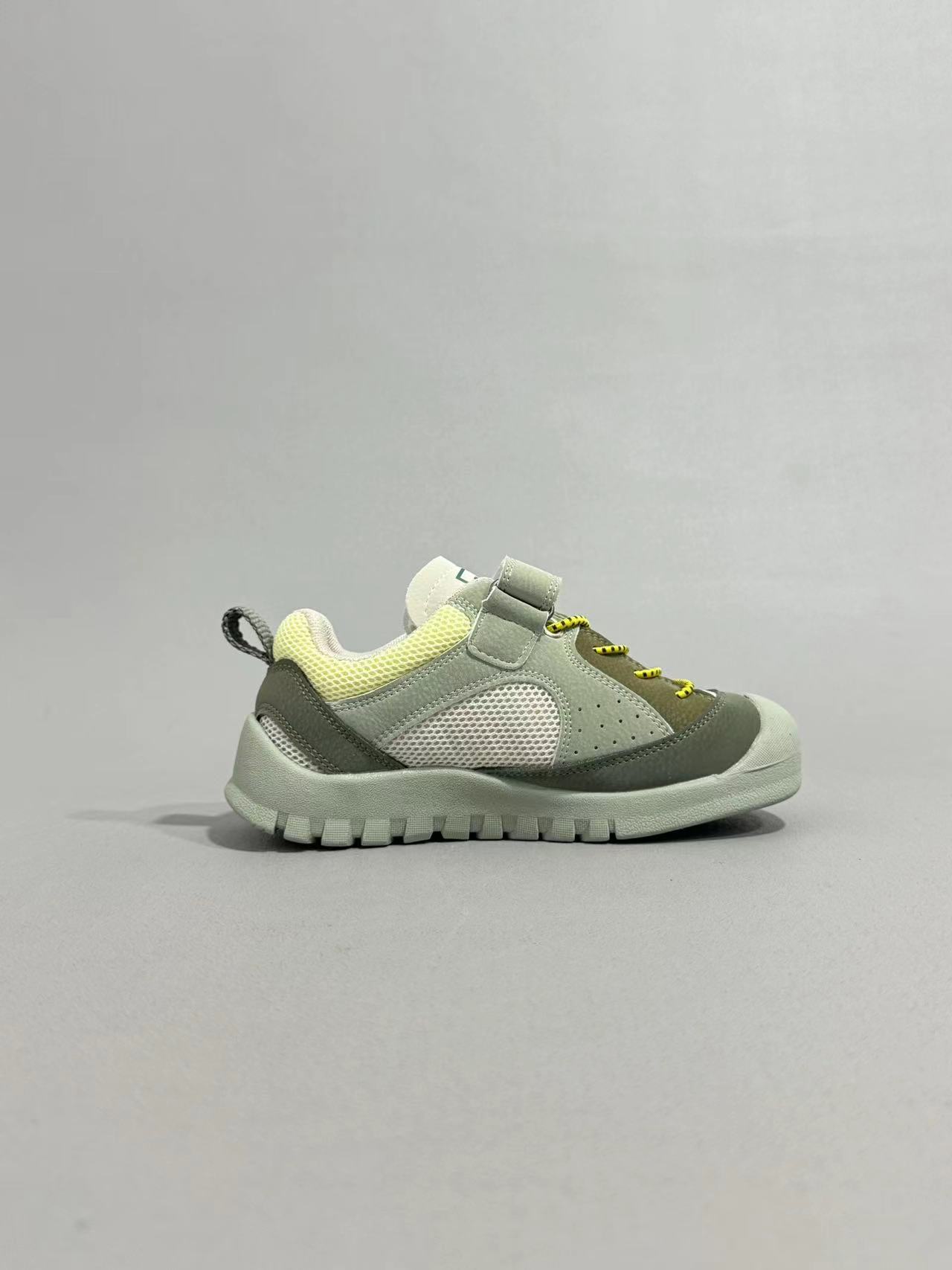 图片[3]-阿迪登山运动鞋，采用包头设计更好的保护脚指，橡胶大底更加防滑耐磨 👶 小小魔术贴，大大的惊喜！一贴即穿，一脱即走，让宝贝的日常穿搭变得轻松又便捷。不再担心早起的急躁，只留下萌娃的快乐步伐！🏃‍♂️💨 size26——35-选品中心