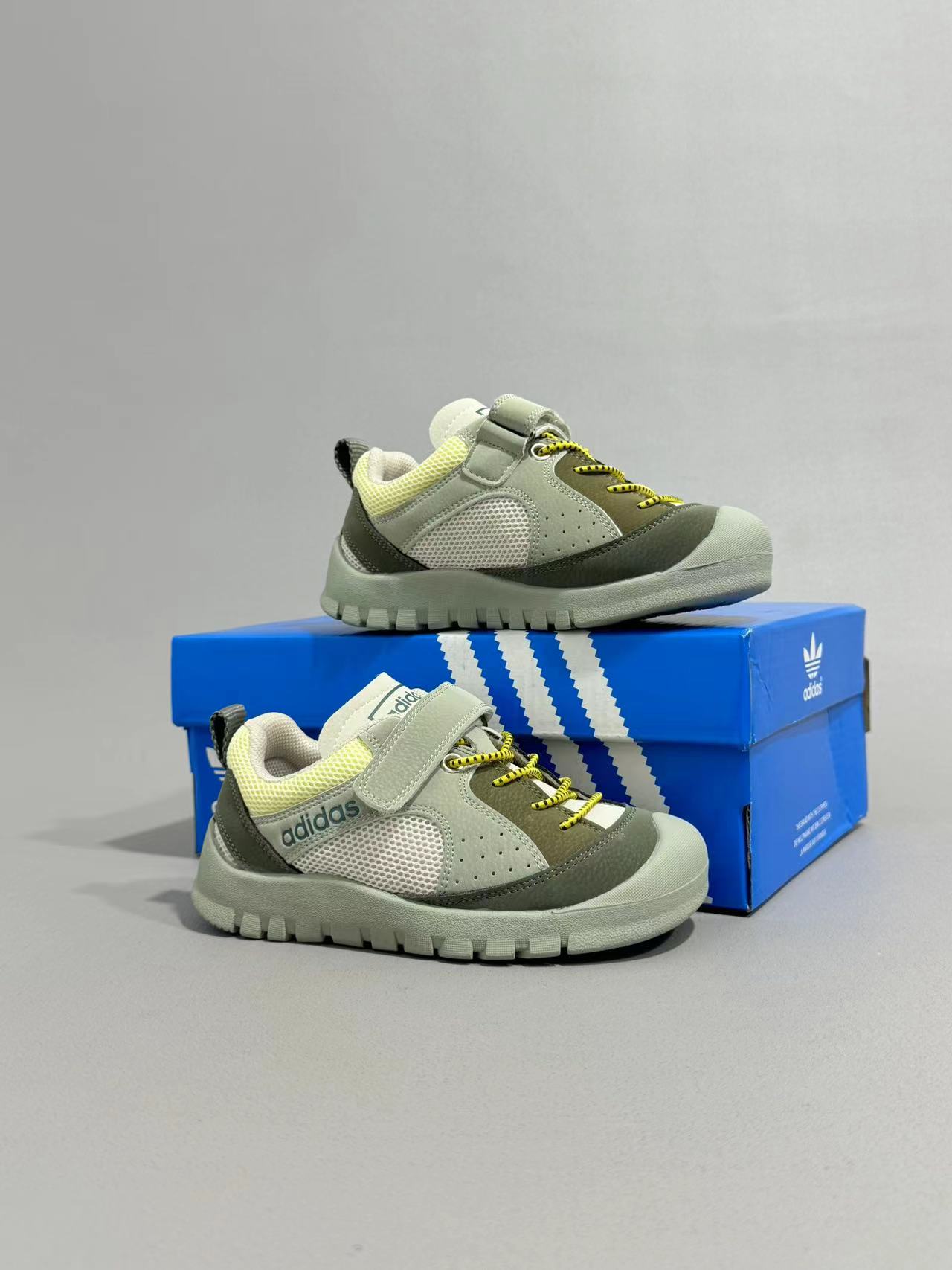 图片[8]-阿迪登山运动鞋，采用包头设计更好的保护脚指，橡胶大底更加防滑耐磨 👶 小小魔术贴，大大的惊喜！一贴即穿，一脱即走，让宝贝的日常穿搭变得轻松又便捷。不再担心早起的急躁，只留下萌娃的快乐步伐！🏃‍♂️💨 size26——35-选品中心