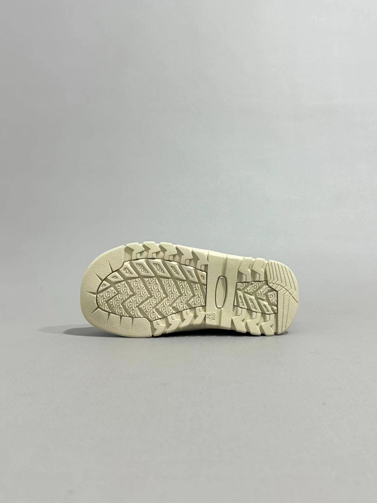 图片[2]-阿迪登山运动鞋，采用包头设计更好的保护脚指，橡胶大底更加防滑耐磨 👶 小小魔术贴，大大的惊喜！一贴即穿，一脱即走，让宝贝的日常穿搭变得轻松又便捷。不再担心早起的急躁，只留下萌娃的快乐步伐！🏃‍♂️💨 size26——35-选品中心