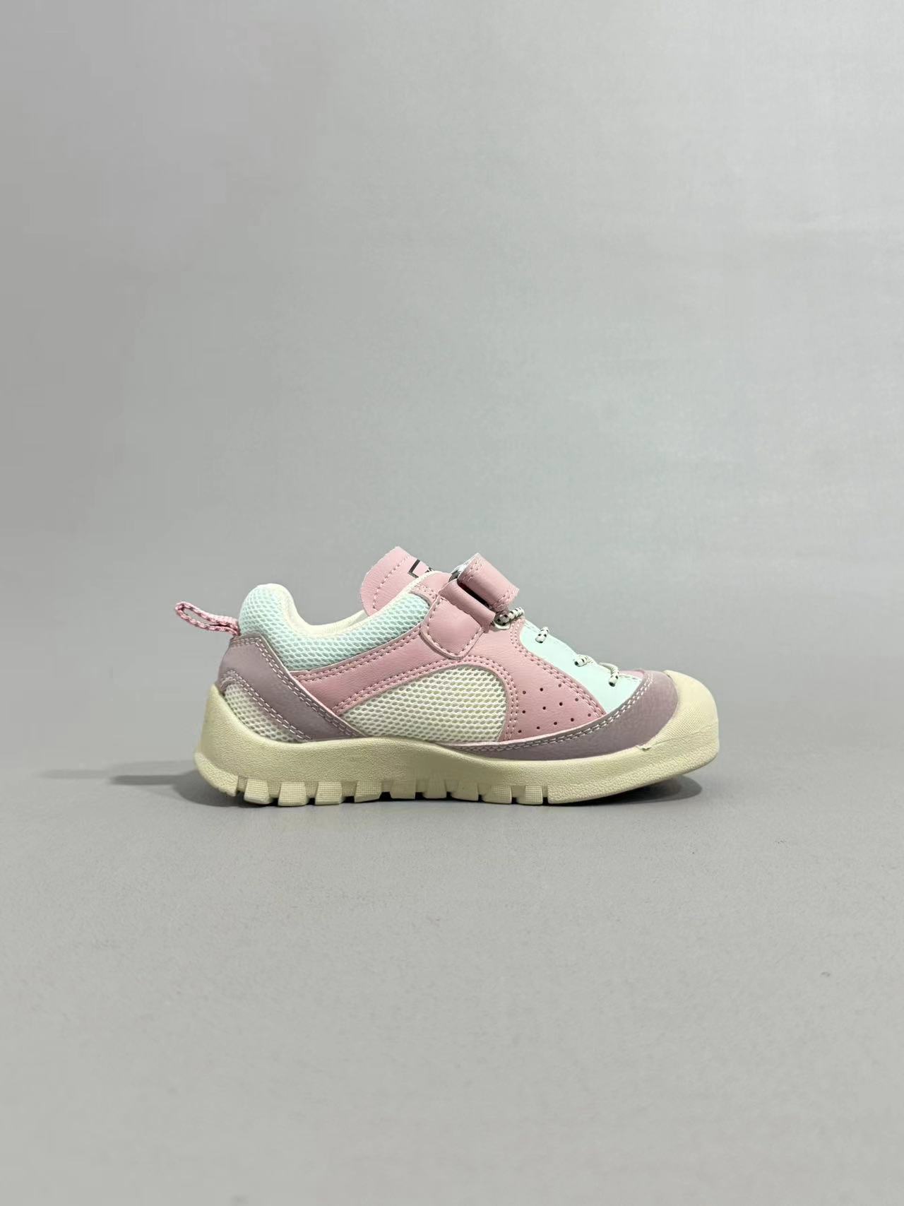 图片[3]-阿迪登山运动鞋，采用包头设计更好的保护脚指，橡胶大底更加防滑耐磨 👶 小小魔术贴，大大的惊喜！一贴即穿，一脱即走，让宝贝的日常穿搭变得轻松又便捷。不再担心早起的急躁，只留下萌娃的快乐步伐！🏃‍♂️💨 size26——35-选品中心