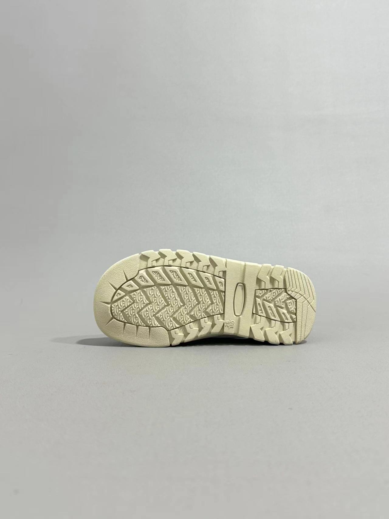 图片[2]-阿迪登山运动鞋，采用包头设计更好的保护脚指，橡胶大底更加防滑耐磨 👶 小小魔术贴，大大的惊喜！一贴即穿，一脱即走，让宝贝的日常穿搭变得轻松又便捷。不再担心早起的急躁，只留下萌娃的快乐步伐！🏃‍♂️💨 size26——35-选品中心