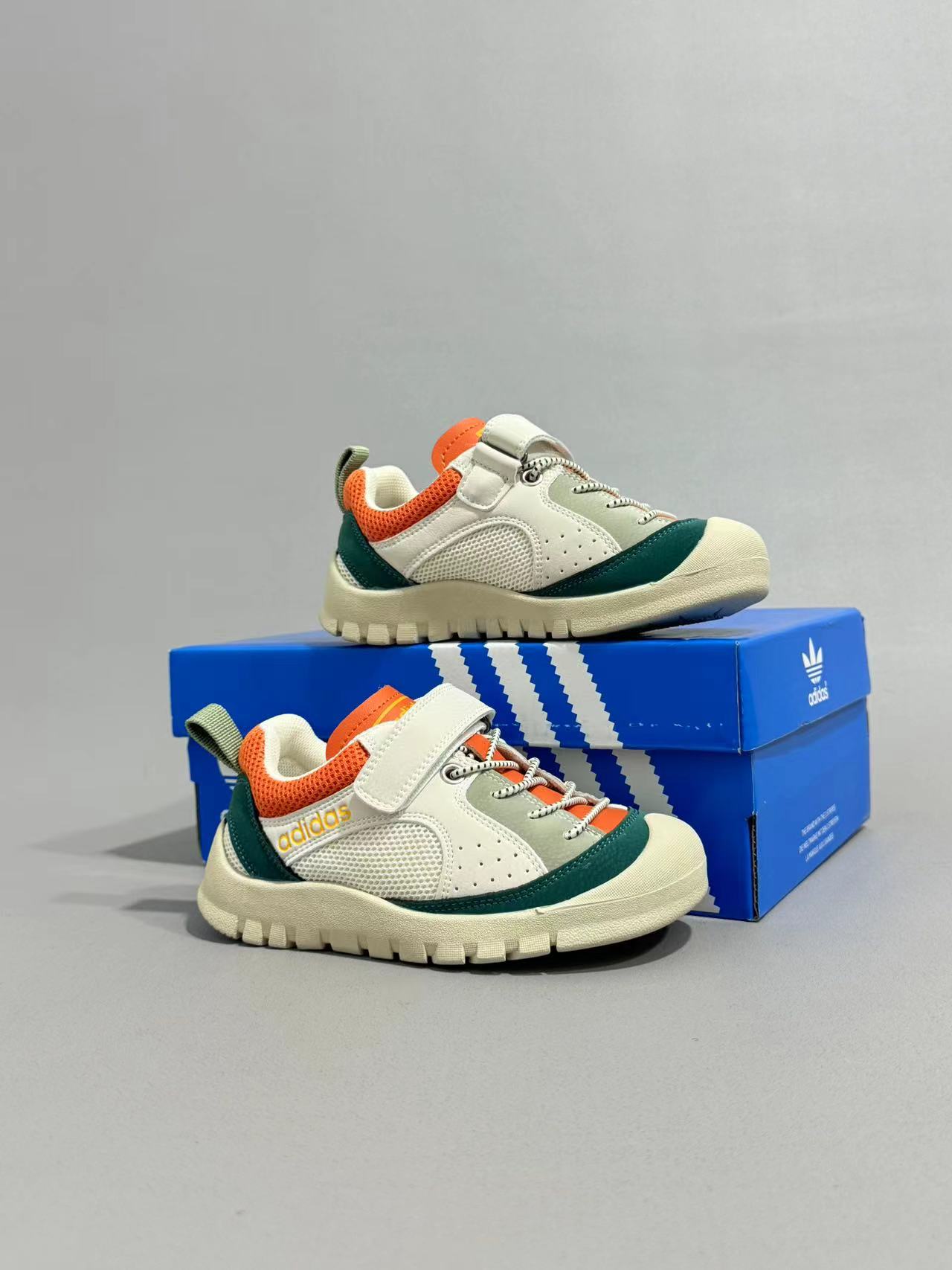 图片[8]-阿迪登山运动鞋，采用包头设计更好的保护脚指，橡胶大底更加防滑耐磨 👶 小小魔术贴，大大的惊喜！一贴即穿，一脱即走，让宝贝的日常穿搭变得轻松又便捷。不再担心早起的急躁，只留下萌娃的快乐步伐！🏃‍♂️💨 size26——35-选品中心