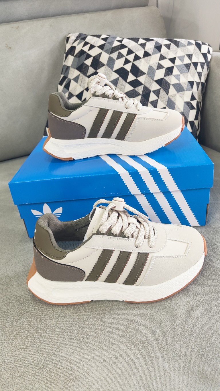 图片[6]-公司级真爆✅阿迪达斯 新款 三叶草 厚底 RETROPY E5 新款低帮经典运动鞋以70年代经典跑步鞋为灵感，新鲜演绎复古造型。搭载adidas Boost科技，打造现代感。旨在带来舒适脚感，同时展现复古风格。 尺码：28——37(28——34为扣子，35、36、37是系鞋带)-选品中心