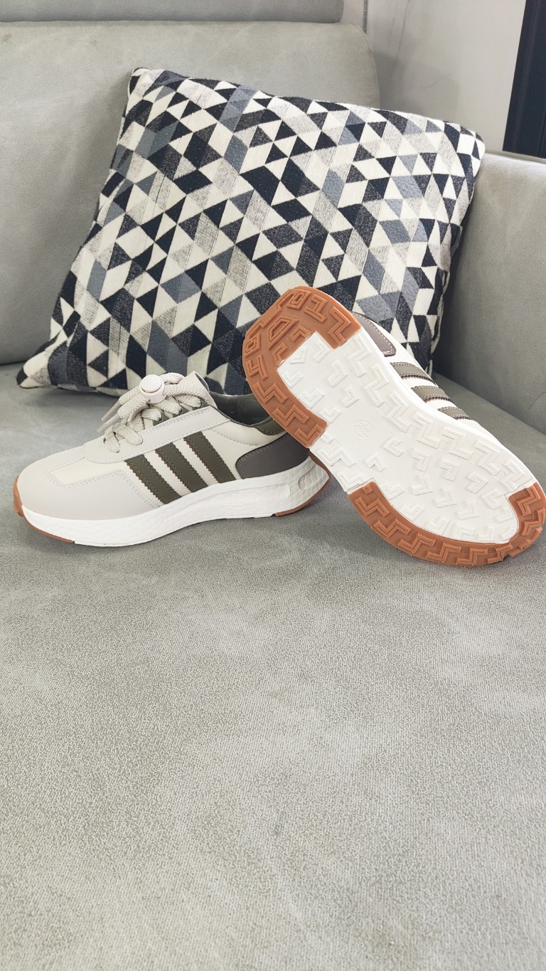 图片[4]-公司级真爆✅阿迪达斯 新款 三叶草 厚底 RETROPY E5 新款低帮经典运动鞋以70年代经典跑步鞋为灵感，新鲜演绎复古造型。搭载adidas Boost科技，打造现代感。旨在带来舒适脚感，同时展现复古风格。 尺码：28——37(28——34为扣子，35、36、37是系鞋带)-选品中心