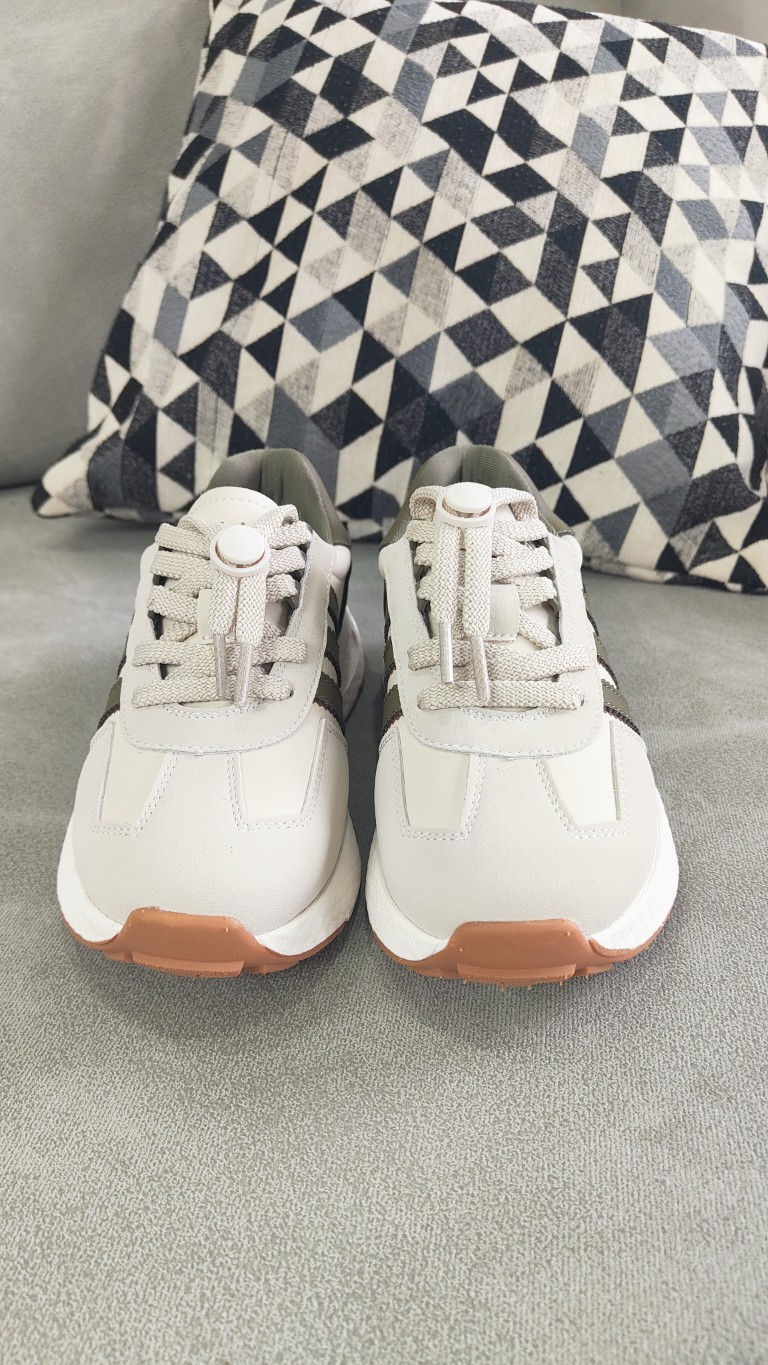 图片[3]-公司级真爆✅阿迪达斯 新款 三叶草 厚底 RETROPY E5 新款低帮经典运动鞋以70年代经典跑步鞋为灵感，新鲜演绎复古造型。搭载adidas Boost科技，打造现代感。旨在带来舒适脚感，同时展现复古风格。 尺码：28——37(28——34为扣子，35、36、37是系鞋带)-选品中心