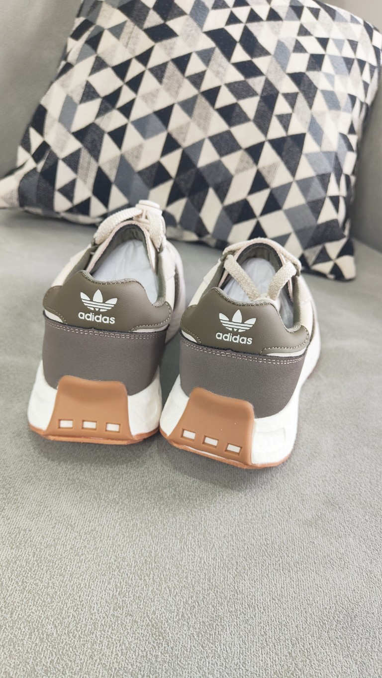 图片[2]-公司级真爆✅阿迪达斯 新款 三叶草 厚底 RETROPY E5 新款低帮经典运动鞋以70年代经典跑步鞋为灵感，新鲜演绎复古造型。搭载adidas Boost科技，打造现代感。旨在带来舒适脚感，同时展现复古风格。 尺码：28——37(28——34为扣子，35、36、37是系鞋带)-选品中心
