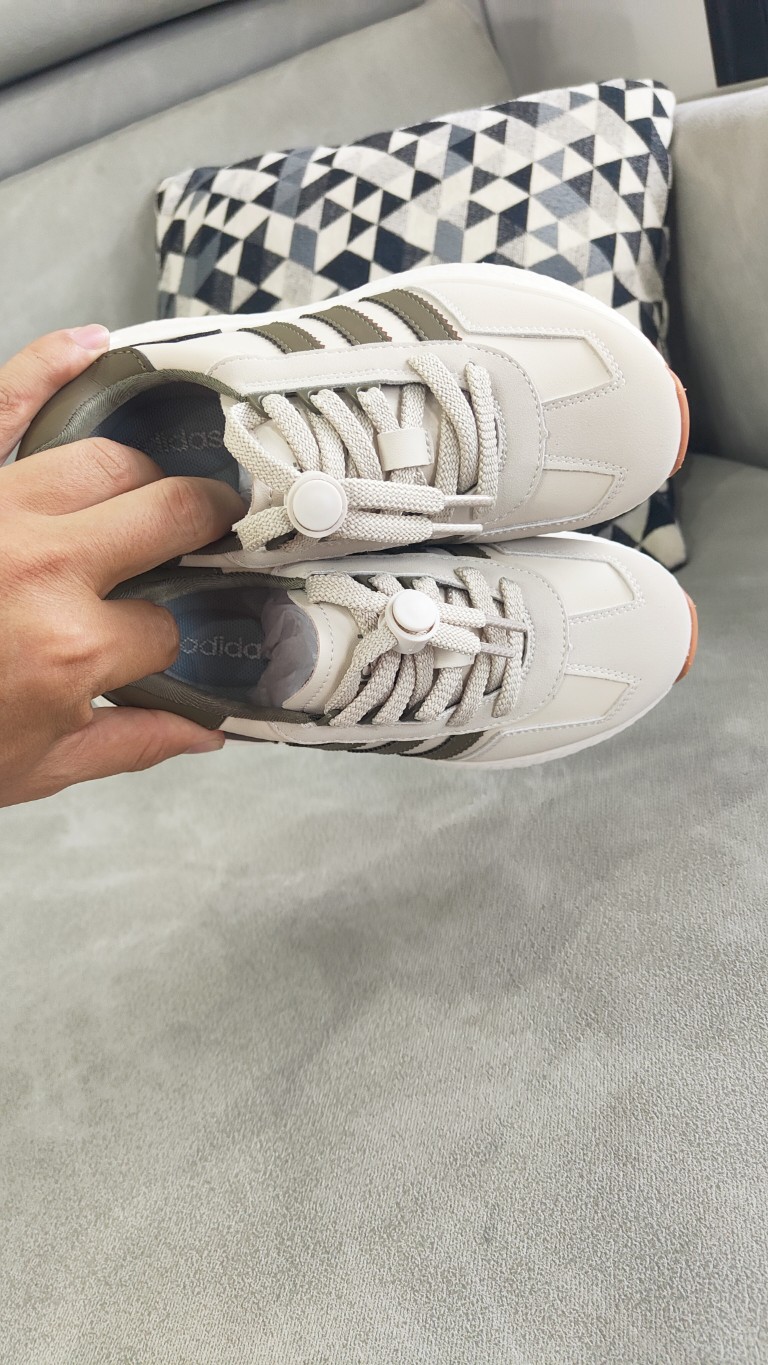 图片[5]-公司级真爆✅阿迪达斯 新款 三叶草 厚底 RETROPY E5 新款低帮经典运动鞋以70年代经典跑步鞋为灵感，新鲜演绎复古造型。搭载adidas Boost科技，打造现代感。旨在带来舒适脚感，同时展现复古风格。 尺码：28——37(28——34为扣子，35、36、37是系鞋带)-选品中心