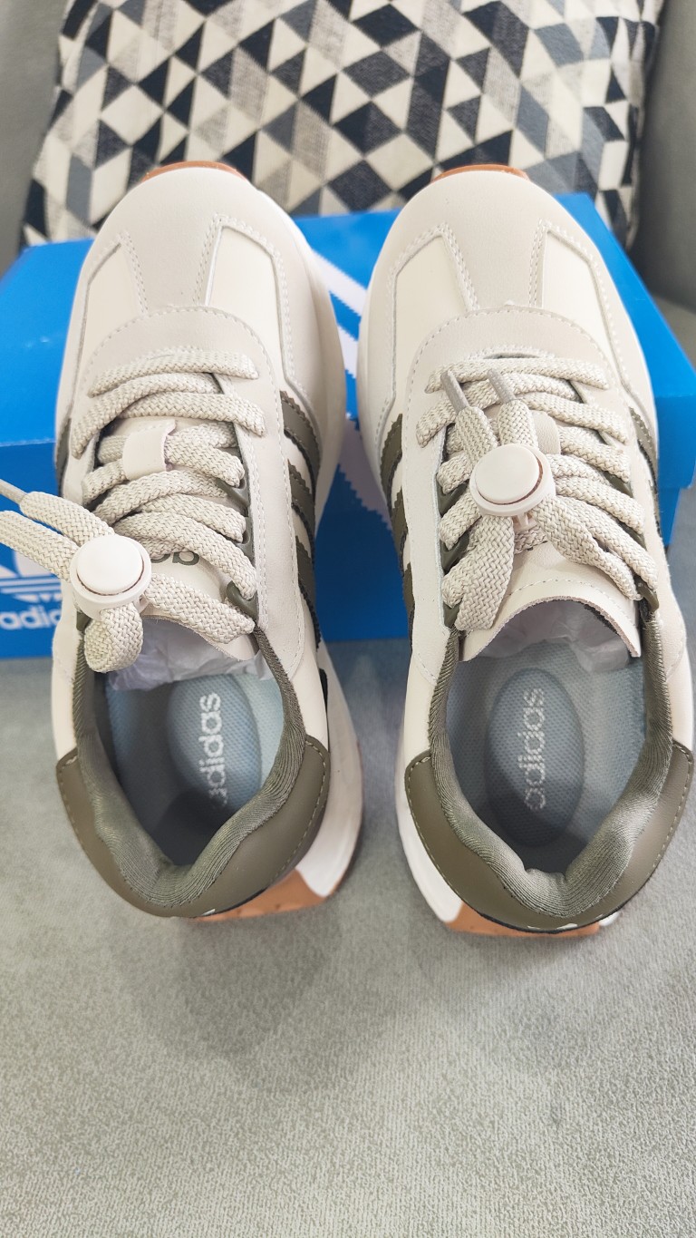 图片[8]-公司级真爆✅阿迪达斯 新款 三叶草 厚底 RETROPY E5 新款低帮经典运动鞋以70年代经典跑步鞋为灵感，新鲜演绎复古造型。搭载adidas Boost科技，打造现代感。旨在带来舒适脚感，同时展现复古风格。 尺码：28——37(28——34为扣子，35、36、37是系鞋带)-选品中心