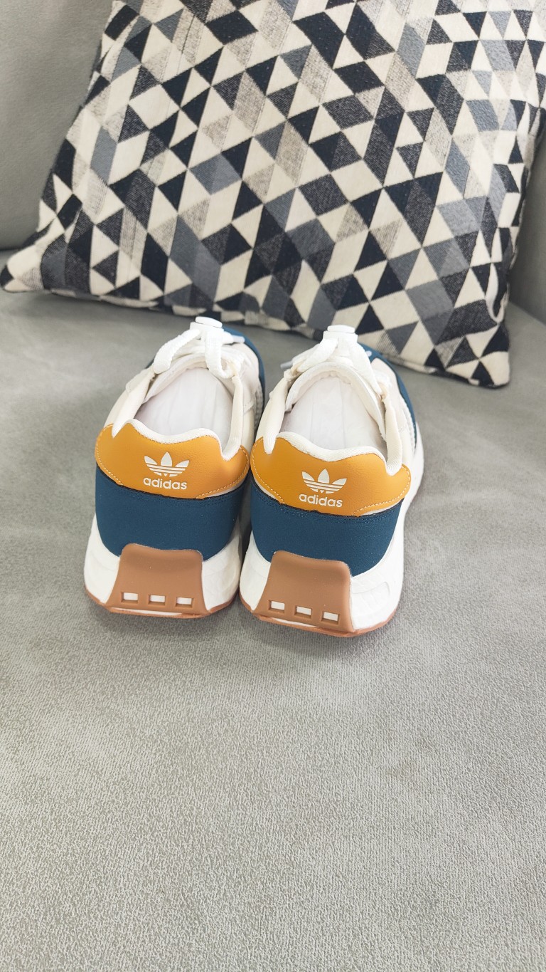 图片[2]-公司级真爆✅阿迪达斯 新款 三叶草 厚底 RETROPY E5白深兰 新款低帮经典运动鞋以70年代经典跑步鞋为灵感，新鲜演绎复古造型。搭载adidas Boost科技，打造现代感。旨在带来舒适脚感，同时展现复古风格。 尺码：28——37(28——34为扣子，35、36、37是系鞋带)-选品中心