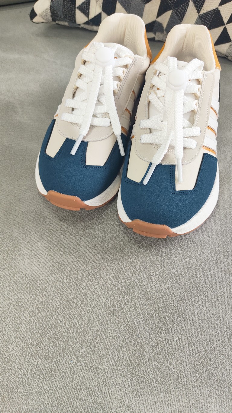 图片[3]-公司级真爆✅阿迪达斯 新款 三叶草 厚底 RETROPY E5白深兰 新款低帮经典运动鞋以70年代经典跑步鞋为灵感，新鲜演绎复古造型。搭载adidas Boost科技，打造现代感。旨在带来舒适脚感，同时展现复古风格。 尺码：28——37(28——34为扣子，35、36、37是系鞋带)-选品中心