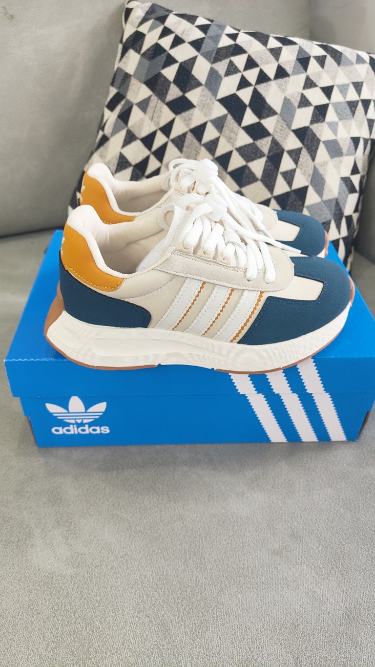 图片[6]-公司级真爆✅阿迪达斯 新款 三叶草 厚底 RETROPY E5白深兰 新款低帮经典运动鞋以70年代经典跑步鞋为灵感，新鲜演绎复古造型。搭载adidas Boost科技，打造现代感。旨在带来舒适脚感，同时展现复古风格。 尺码：28——37(28——34为扣子，35、36、37是系鞋带)-选品中心