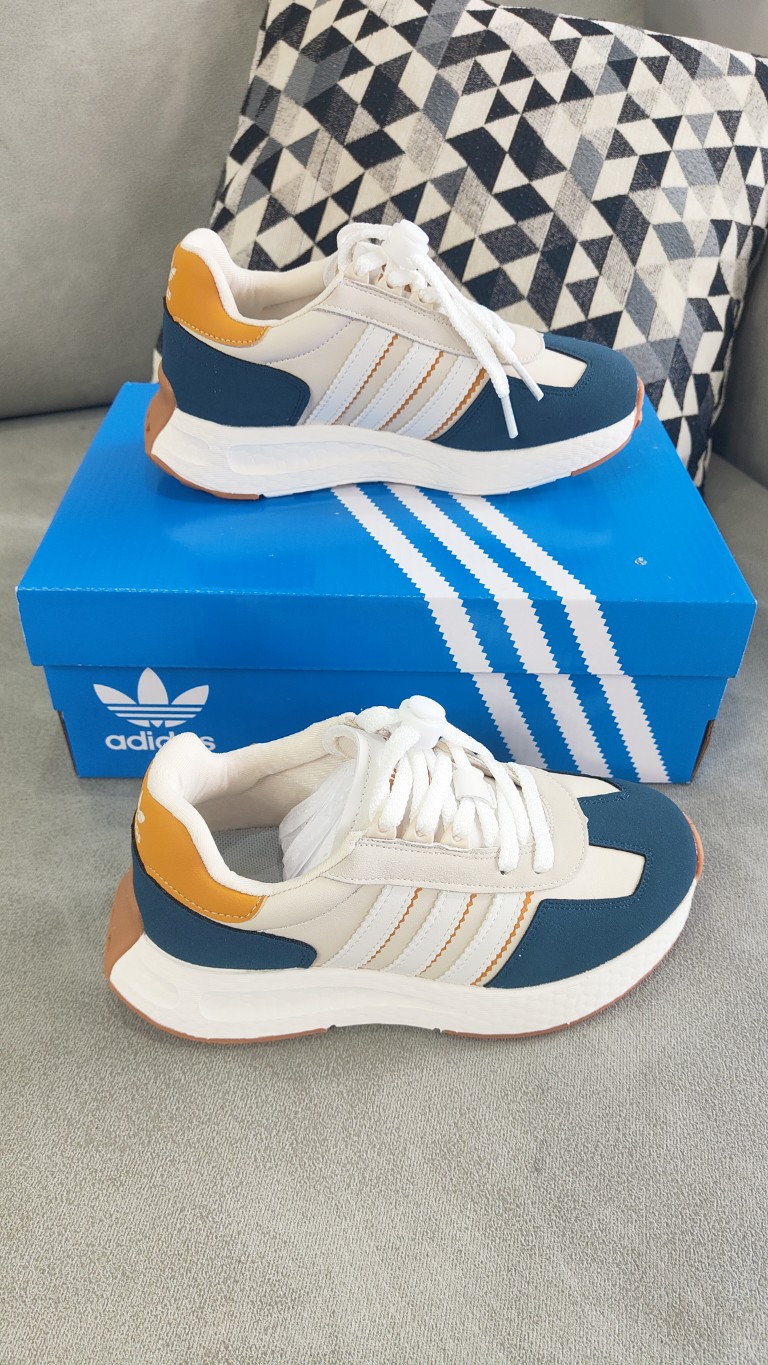 图片[7]-公司级真爆✅阿迪达斯 新款 三叶草 厚底 RETROPY E5白深兰 新款低帮经典运动鞋以70年代经典跑步鞋为灵感，新鲜演绎复古造型。搭载adidas Boost科技，打造现代感。旨在带来舒适脚感，同时展现复古风格。 尺码：28——37(28——34为扣子，35、36、37是系鞋带)-选品中心