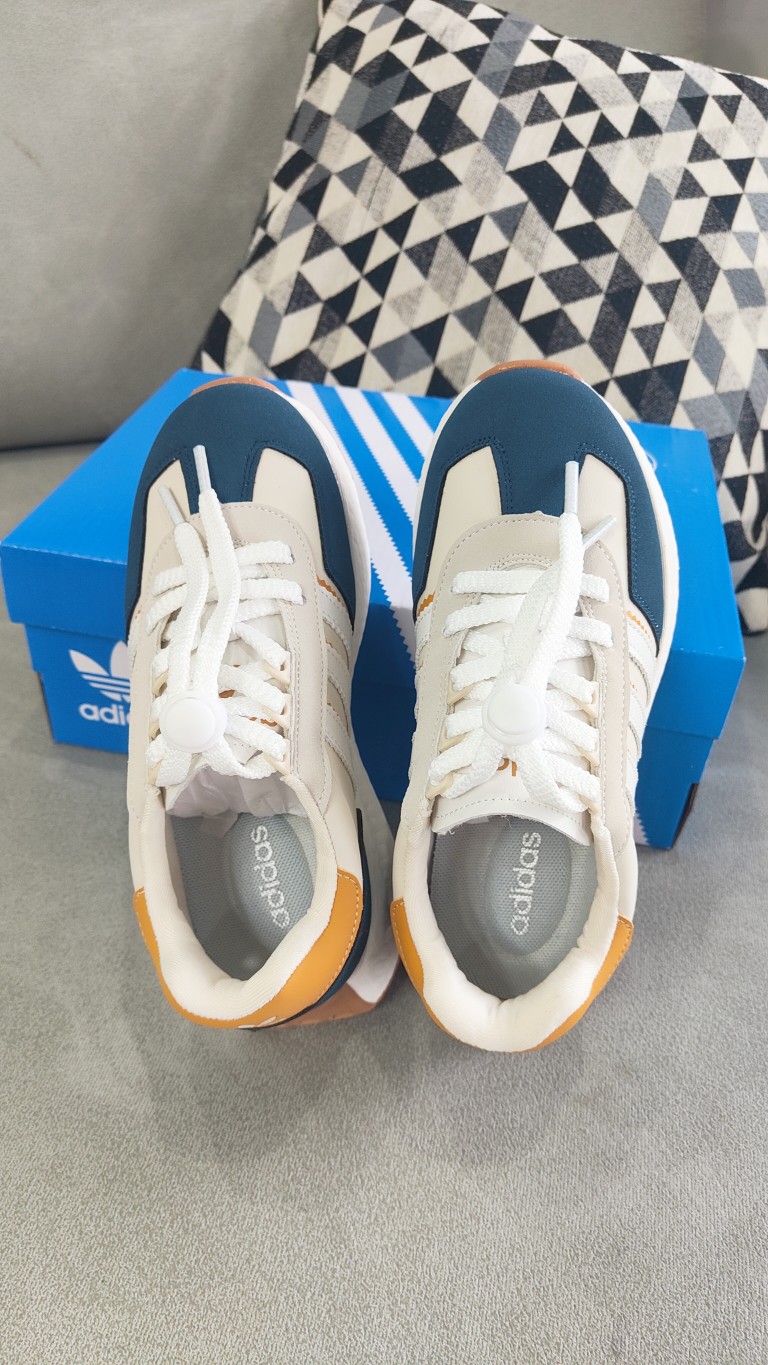 图片[8]-公司级真爆✅阿迪达斯 新款 三叶草 厚底 RETROPY E5白深兰 新款低帮经典运动鞋以70年代经典跑步鞋为灵感，新鲜演绎复古造型。搭载adidas Boost科技，打造现代感。旨在带来舒适脚感，同时展现复古风格。 尺码：28——37(28——34为扣子，35、36、37是系鞋带)-选品中心