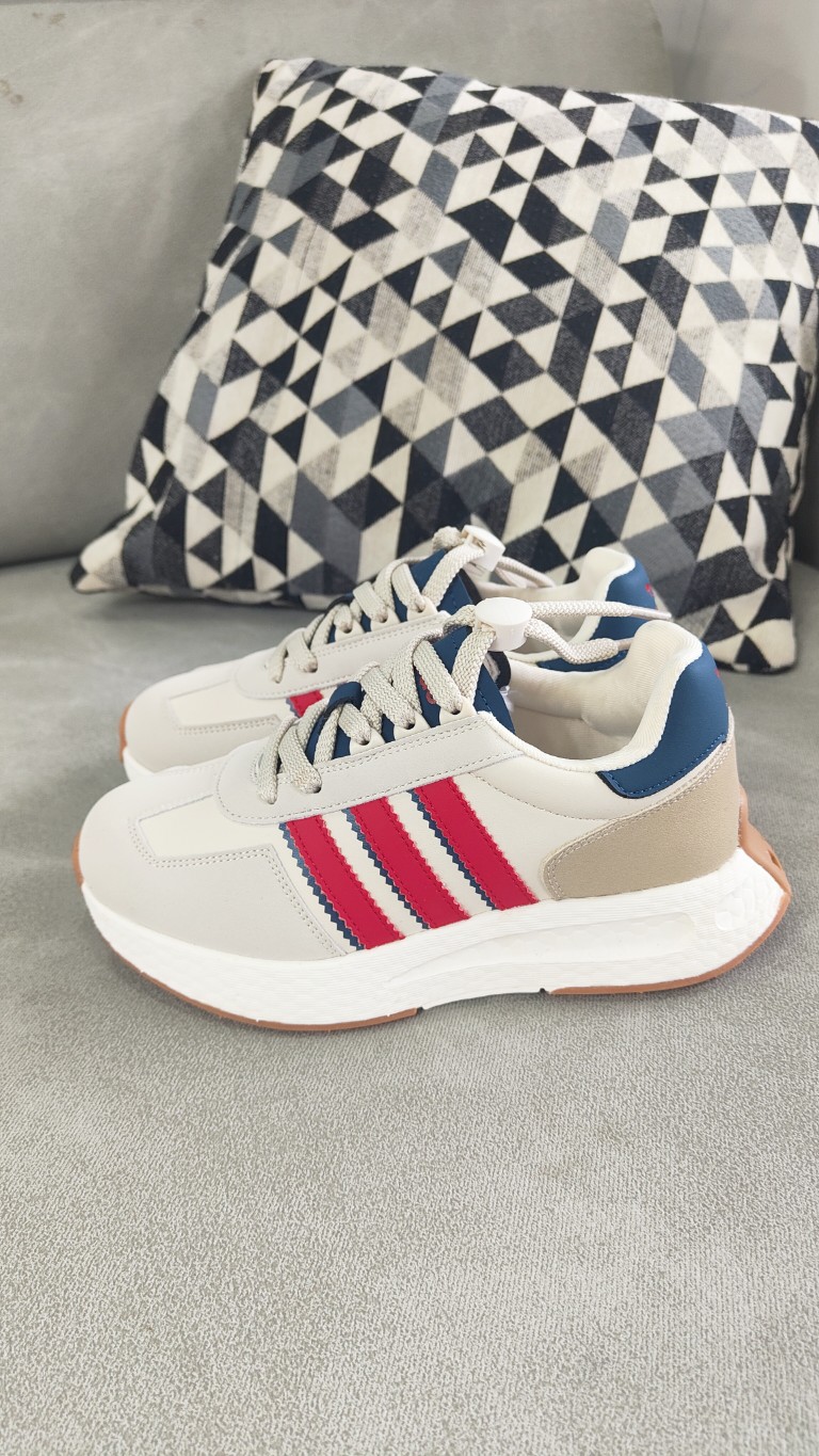 公司级真爆✅阿迪达斯 新款 三叶草 厚底 RETROPY E5新款低帮经典运动鞋以70年代经典跑步鞋为灵感,新鲜演绎复古造型。搭载adidas Boost科技,打造现代感。旨在带来舒适脚感,同时展现复古风格。 尺码:28——37(28——34为扣子,35、36、37是系鞋带)-选品中心