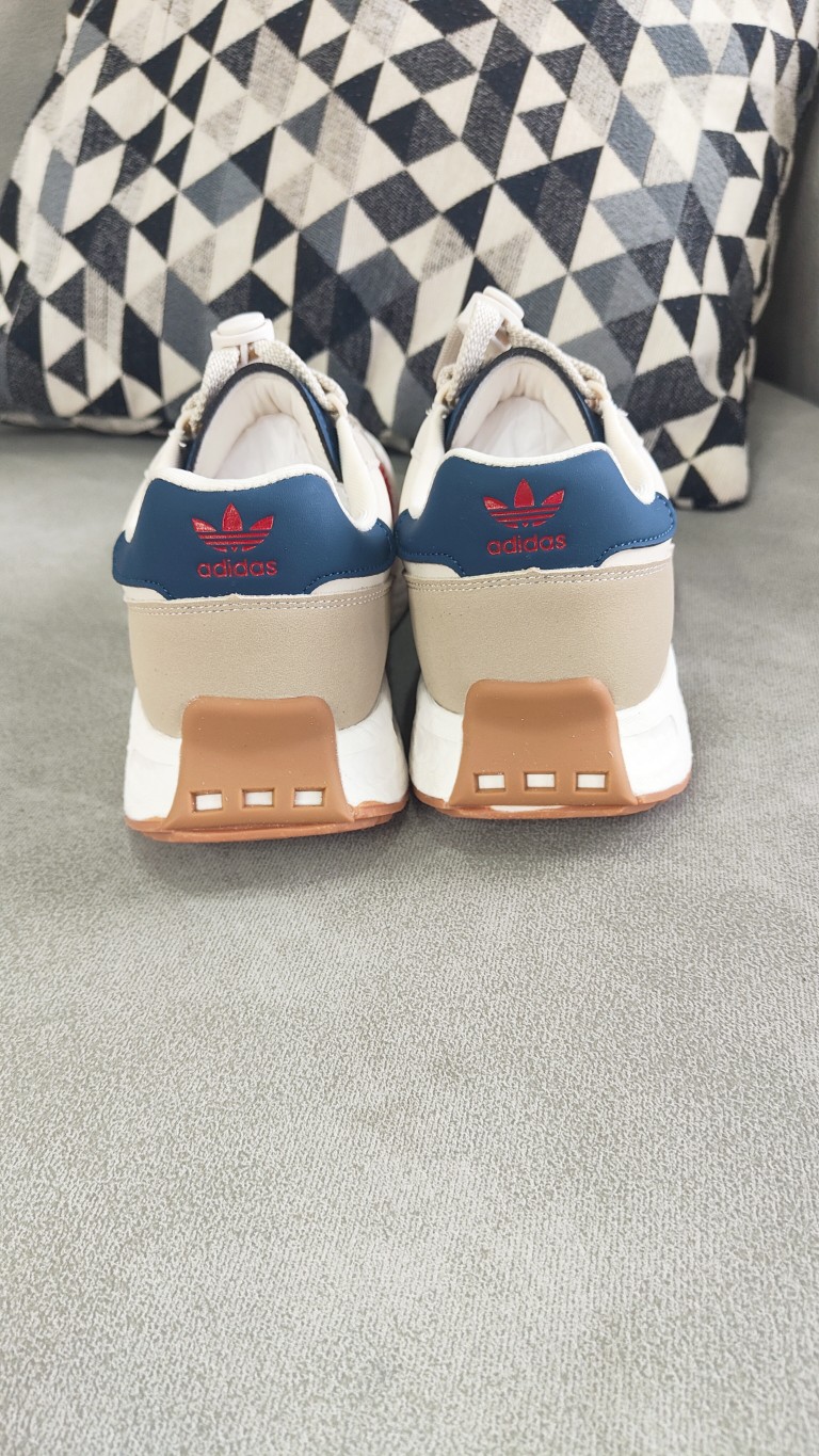 图片[2]-公司级真爆✅阿迪达斯 新款 三叶草 厚底 RETROPY E5新款低帮经典运动鞋以70年代经典跑步鞋为灵感，新鲜演绎复古造型。搭载adidas Boost科技，打造现代感。旨在带来舒适脚感，同时展现复古风格。 尺码：28——37(28——34为扣子，35、36、37是系鞋带)-选品中心