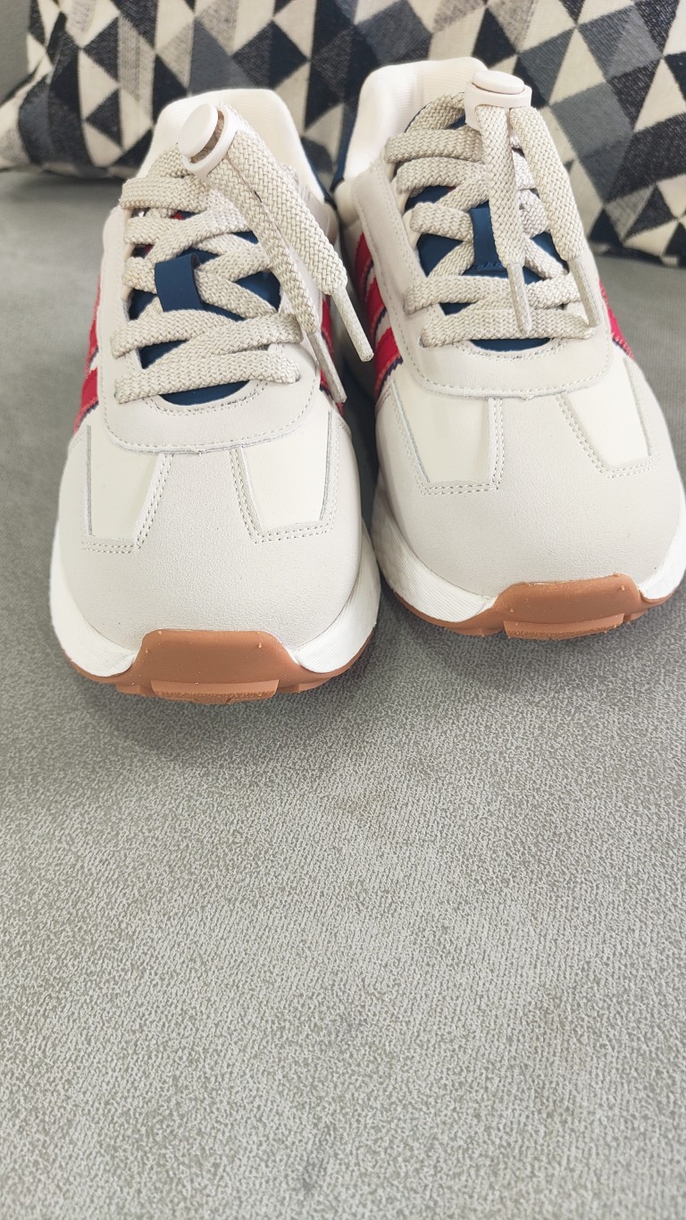 图片[3]-公司级真爆✅阿迪达斯 新款 三叶草 厚底 RETROPY E5新款低帮经典运动鞋以70年代经典跑步鞋为灵感，新鲜演绎复古造型。搭载adidas Boost科技，打造现代感。旨在带来舒适脚感，同时展现复古风格。 尺码：28——37(28——34为扣子，35、36、37是系鞋带)-选品中心