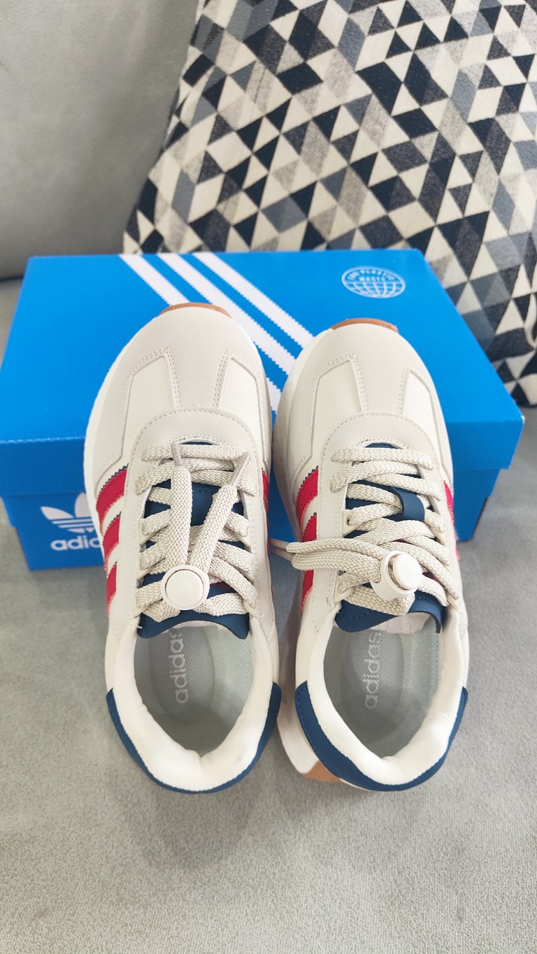 图片[9]-公司级真爆✅阿迪达斯 新款 三叶草 厚底 RETROPY E5新款低帮经典运动鞋以70年代经典跑步鞋为灵感，新鲜演绎复古造型。搭载adidas Boost科技，打造现代感。旨在带来舒适脚感，同时展现复古风格。 尺码：28——37(28——34为扣子，35、36、37是系鞋带)-选品中心