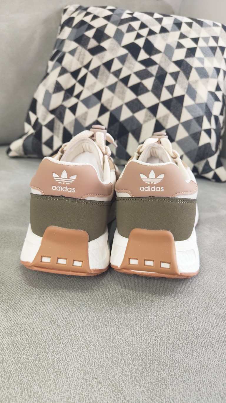 图片[2]-公司级真爆✅阿迪达斯 新款 三叶草 厚底 RETROPY E5 新款低帮经典运动鞋以70年代经典跑步鞋为灵感，新鲜演绎复古造型。搭载adidas Boost科技，打造现代感。旨在带来舒适脚感，同时展现复古风格。 尺码：28——37(28——34为扣子，35、36、37是系鞋带)-选品中心