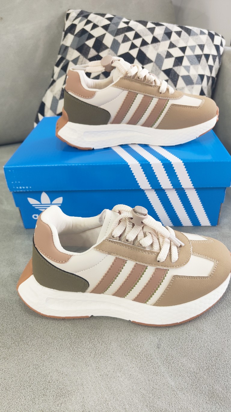 图片[7]-公司级真爆✅阿迪达斯 新款 三叶草 厚底 RETROPY E5 新款低帮经典运动鞋以70年代经典跑步鞋为灵感，新鲜演绎复古造型。搭载adidas Boost科技，打造现代感。旨在带来舒适脚感，同时展现复古风格。 尺码：28——37(28——34为扣子，35、36、37是系鞋带)-选品中心