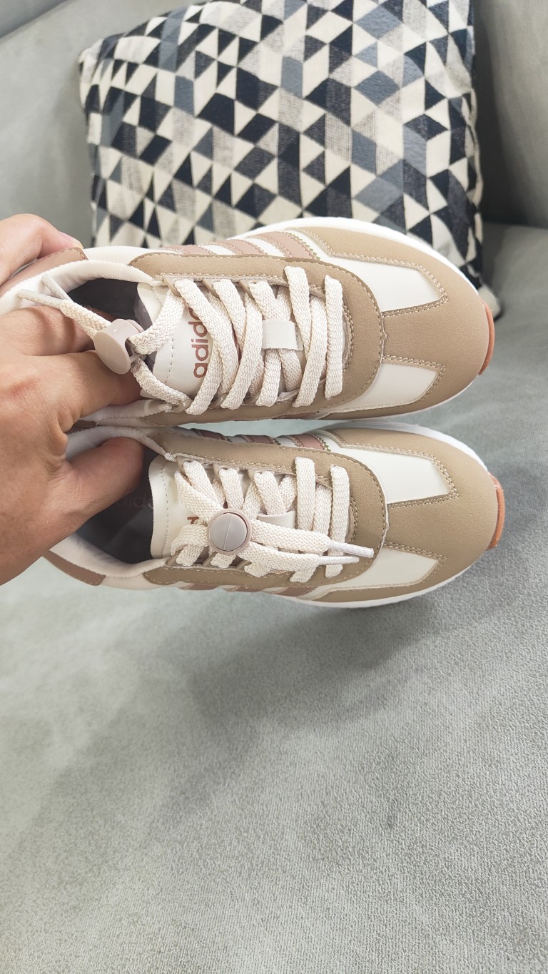 图片[6]-公司级真爆✅阿迪达斯 新款 三叶草 厚底 RETROPY E5 新款低帮经典运动鞋以70年代经典跑步鞋为灵感，新鲜演绎复古造型。搭载adidas Boost科技，打造现代感。旨在带来舒适脚感，同时展现复古风格。 尺码：28——37(28——34为扣子，35、36、37是系鞋带)-选品中心