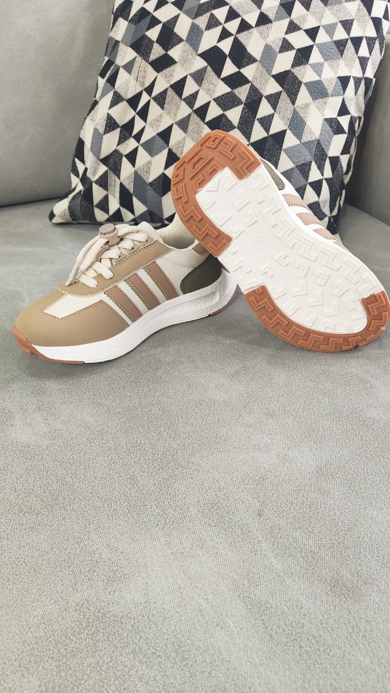 图片[4]-公司级真爆✅阿迪达斯 新款 三叶草 厚底 RETROPY E5 新款低帮经典运动鞋以70年代经典跑步鞋为灵感，新鲜演绎复古造型。搭载adidas Boost科技，打造现代感。旨在带来舒适脚感，同时展现复古风格。 尺码：28——37(28——34为扣子，35、36、37是系鞋带)-选品中心