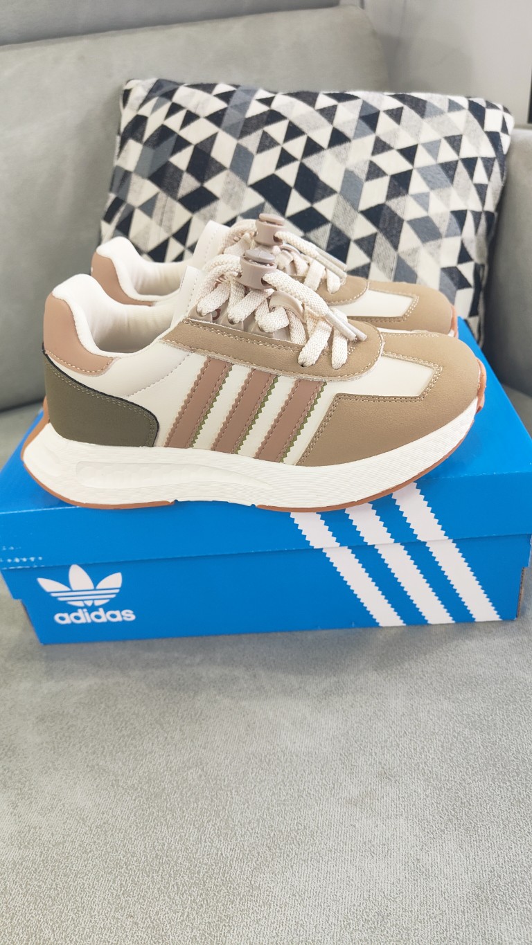 图片[8]-公司级真爆✅阿迪达斯 新款 三叶草 厚底 RETROPY E5 新款低帮经典运动鞋以70年代经典跑步鞋为灵感，新鲜演绎复古造型。搭载adidas Boost科技，打造现代感。旨在带来舒适脚感，同时展现复古风格。 尺码：28——37(28——34为扣子，35、36、37是系鞋带)-选品中心