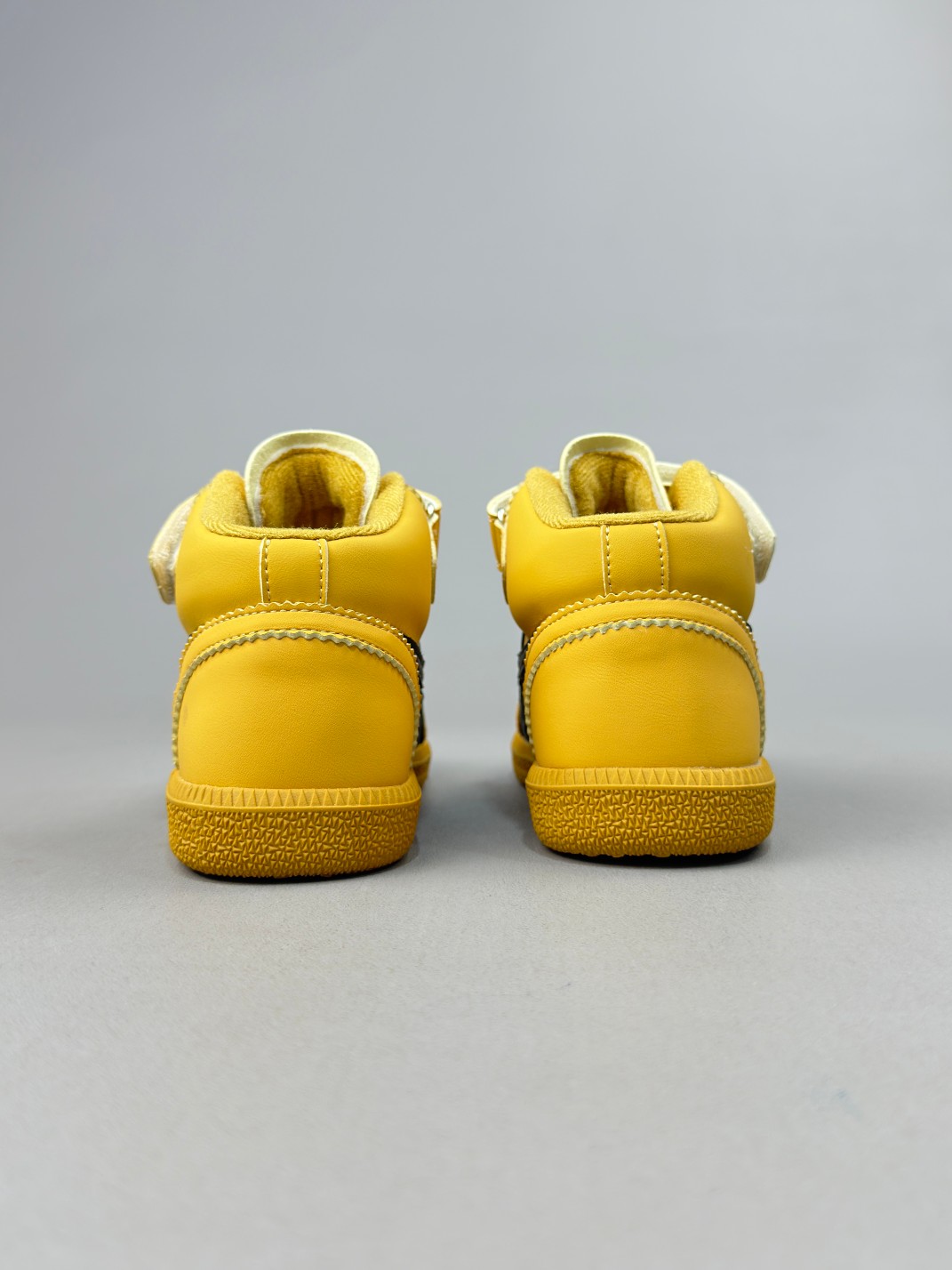 图片[4]-亚瑟士高帮魔术贴童鞋26-35 复古经典 是TIGER拥趸追捧款，鞋舌处印有鬼塚虎特有的品牌logo标志，柔软内里材质 穿着更加舒适-选品中心