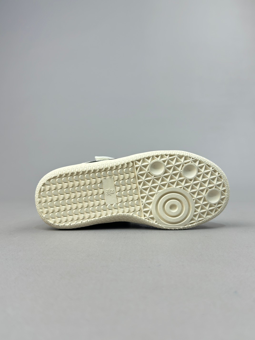 图片[2]-亚瑟士高帮魔术贴童鞋26-35 复古经典 是TIGER拥趸追捧款，鞋舌处印有鬼塚虎特有的品牌logo标志，柔软内里材质 穿着更加舒适-选品中心