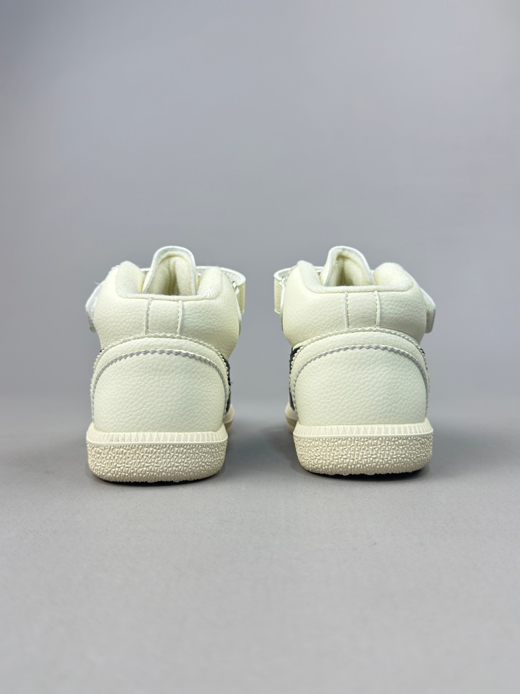 图片[5]-亚瑟士高帮魔术贴童鞋26-35 复古经典 是TIGER拥趸追捧款，鞋舌处印有鬼塚虎特有的品牌logo标志，柔软内里材质 穿着更加舒适-选品中心