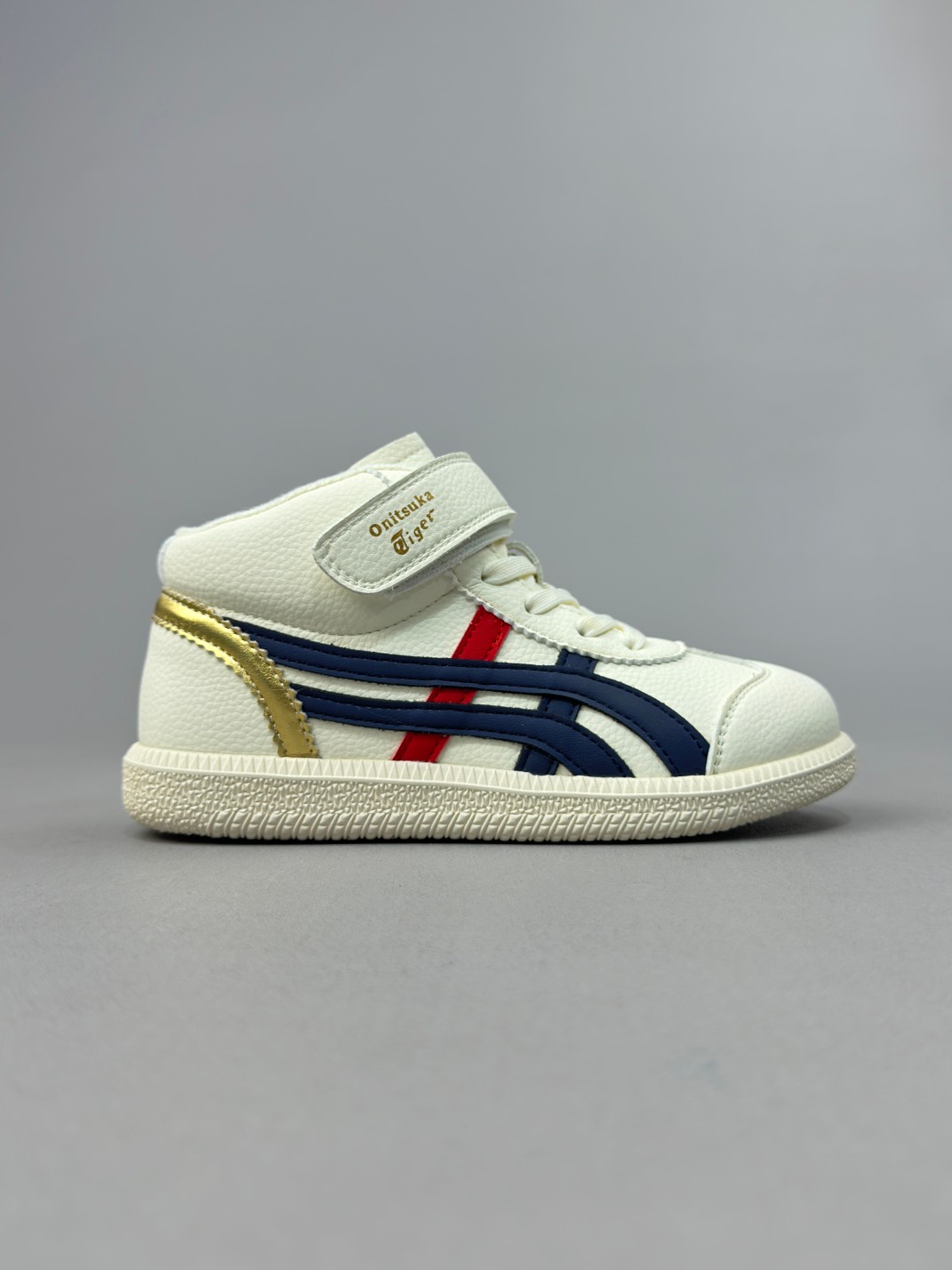 亚瑟士高帮魔术贴童鞋26-35 复古经典 是TIGER拥趸追捧款，鞋舌处印有鬼塚虎特有的品牌logo标志，柔软内里材质 穿着更加舒适-选品中心