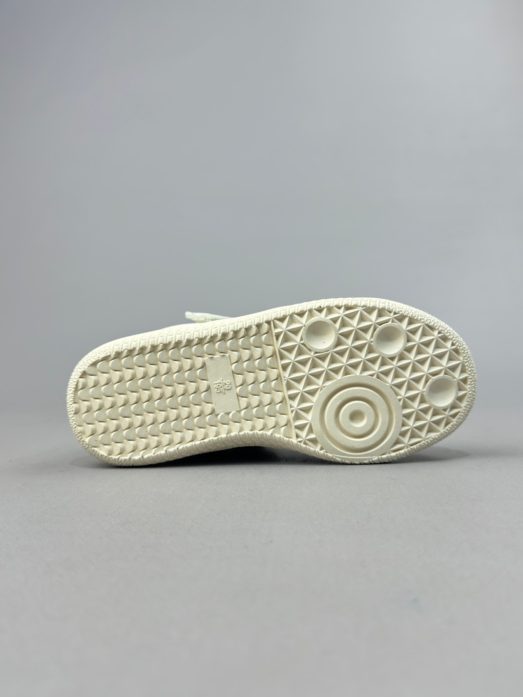 图片[2]-亚瑟士高帮魔术贴童鞋26-35 复古经典 是TIGER拥趸追捧款，鞋舌处印有鬼塚虎特有的品牌logo标志，柔软内里材质 穿着更加舒适-选品中心