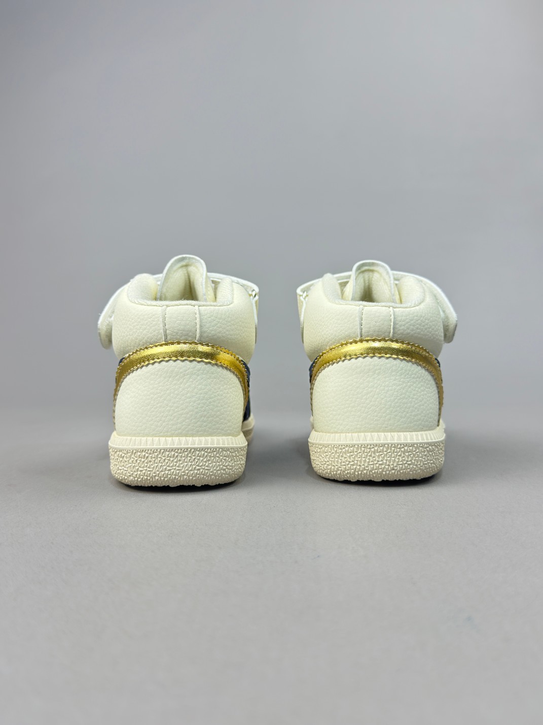 图片[5]-亚瑟士高帮魔术贴童鞋26-35 复古经典 是TIGER拥趸追捧款，鞋舌处印有鬼塚虎特有的品牌logo标志，柔软内里材质 穿着更加舒适-选品中心