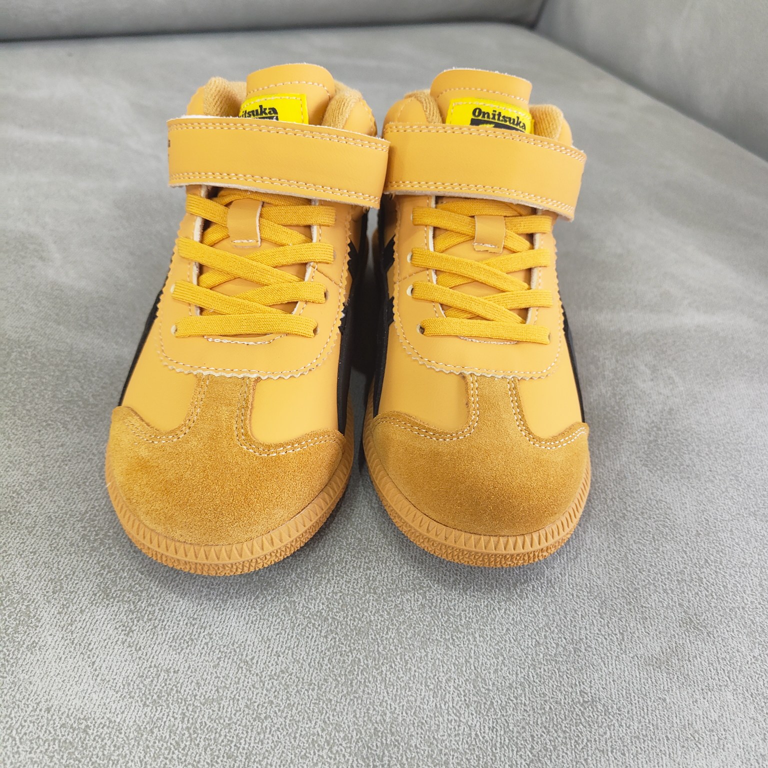 图片[3]-特不退货 亚瑟士 经典百搭运动休闲鞋 实拍首发 室内鞋的橡胶大底元素 复古经典 是TIGER拥趸追捧款 鞋舌处印有鬼塚虎特有的品牌logo标志 提升品牌的认知度 柔软内里材质 穿着更加舒适 改良后的鞋底设计 更具防滑性 尺码：26——35-选品中心