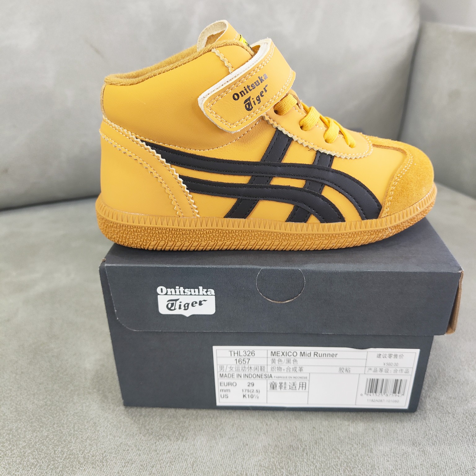 图片[8]-特不退货 亚瑟士 经典百搭运动休闲鞋 实拍首发 室内鞋的橡胶大底元素 复古经典 是TIGER拥趸追捧款 鞋舌处印有鬼塚虎特有的品牌logo标志 提升品牌的认知度 柔软内里材质 穿着更加舒适 改良后的鞋底设计 更具防滑性 尺码：26——35-选品中心