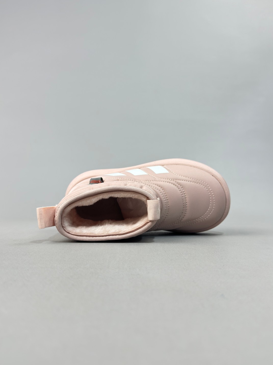 图片[4]-Adidas/阿迪达斯正品ADIPUFF MID男女童同款保暖休闲棉鞋，官方同步包装 ， 材料采用原厂防污防水雨伞布，防滑耐磨橡胶大底 潮流百搭 、舒适短筒靴 秋冬休闲时尚童鞋 保暖性能十足 严寒季节保暖神器。 尺码：28——37-选品中心