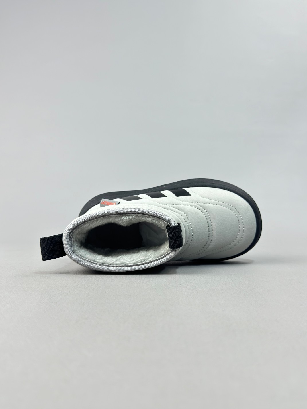 图片[4]-Adidas/阿迪达斯正品ADIPUFF MID男女童同款保暖休闲棉鞋，官方同步包装 ， 材料采用原厂防污防水雨伞布，防滑耐磨橡胶大底 潮流百搭 、舒适短筒靴 秋冬休闲时尚童鞋 保暖性能十足 严寒季节保暖神器。 尺码：28——37-选品中心