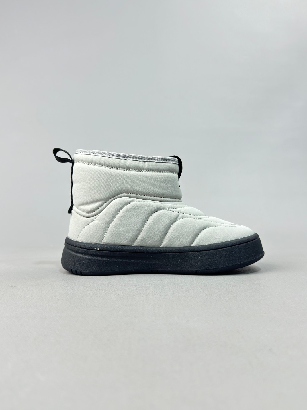 图片[3]-Adidas/阿迪达斯正品ADIPUFF MID男女童同款保暖休闲棉鞋，官方同步包装 ， 材料采用原厂防污防水雨伞布，防滑耐磨橡胶大底 潮流百搭 、舒适短筒靴 秋冬休闲时尚童鞋 保暖性能十足 严寒季节保暖神器。 尺码：28——37-选品中心